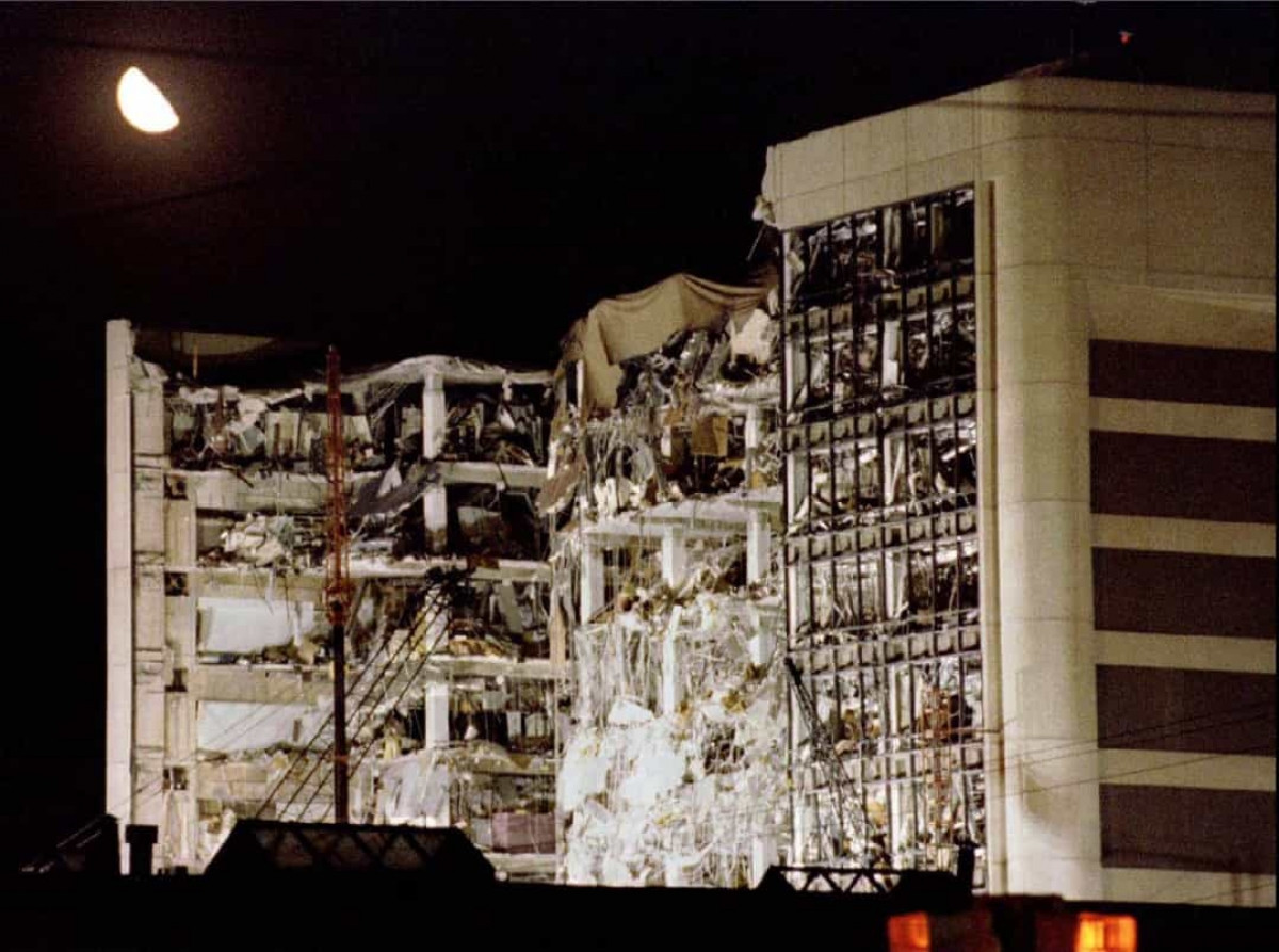Vụ đánh bom thành phố Oklahoma (ngày 19/4/1995). Vụ đánh bom khủng bố vào Tòa nhà Liên bang Alfred P. Murrah khiến 168 người thiệt mạng và hơn 680 người khác bị thương, phá hủy 1/3 tòa nhà. Ngoài ra, vụ nổ còn làm hư hỏng 324 tòa nhà lân cận, ước tính gây thiệt hại 652 triệu USD. Sự kiện này là vụ khủng bố trong nước đẫm máu nhất trong lịch sử nước Mỹ, và là vụ tấn công khủng bố gây chết chóc thứ hai tại Mỹ sau vụ khủng bố 11/9/2001.