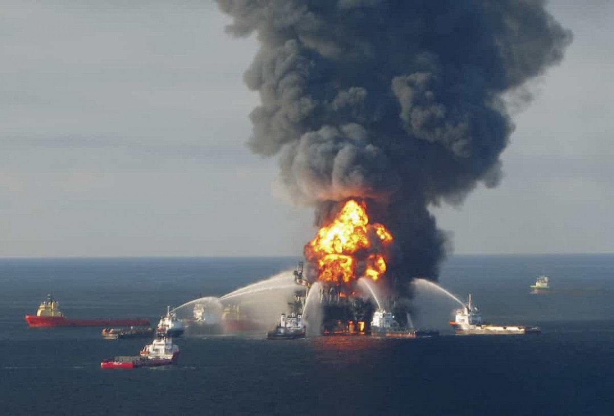 Vụ tràn dầu Deepwater Horizon (ngày 20/4/2010). Đây được coi là sự cố tràn dầu trên biển lớn nhất trong lịch sử ngành dầu khí. Vụ tràn đã gây ra thiệt hại lớn đối với môi trường sống của các loài động vật hoang dã và biển, đồng thời ảnh hưởng đến các ngành đánh bắt và du lịch trong khu vực.