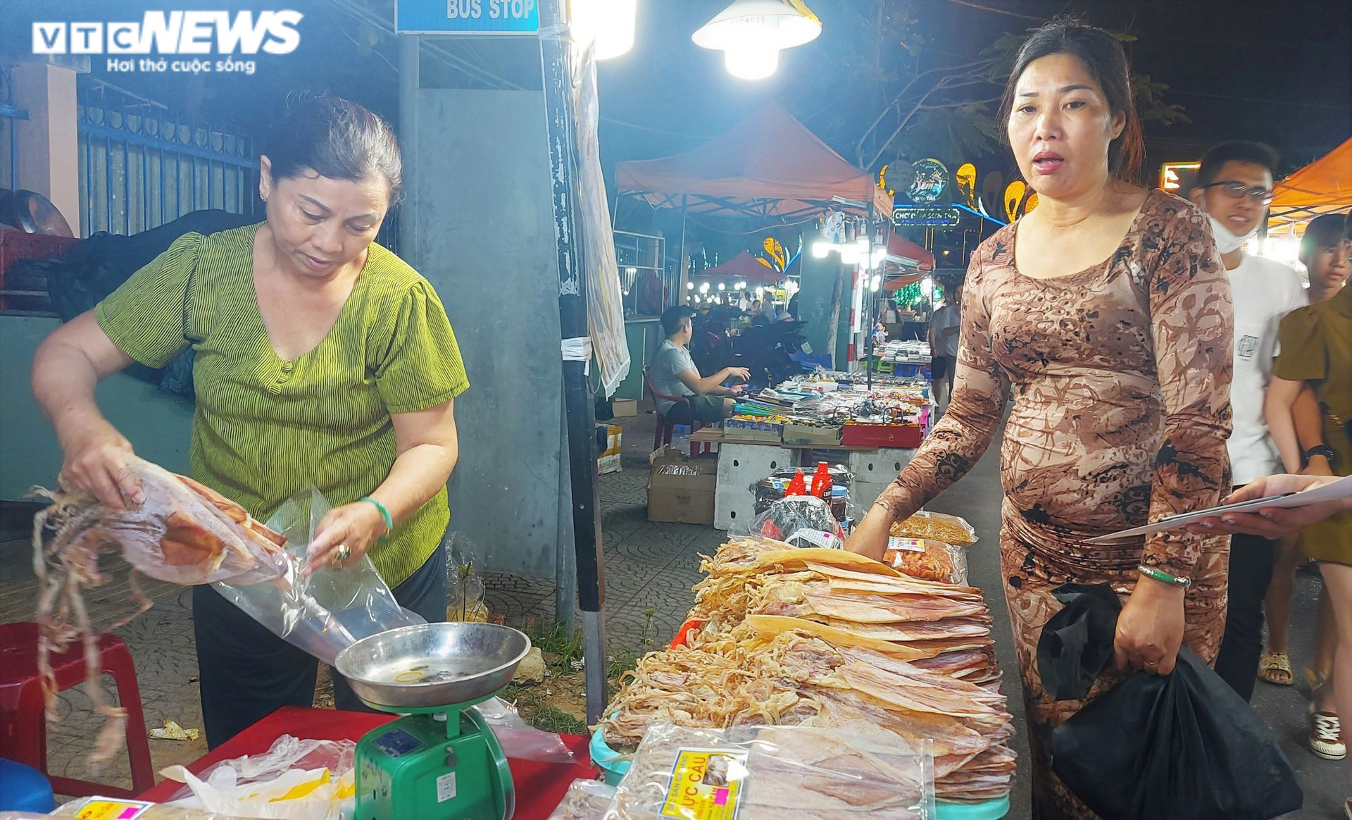 Du lịch hồi sinh, chợ đêm lớn nhất Đà Nẵng ‘thức giấc’ - 8