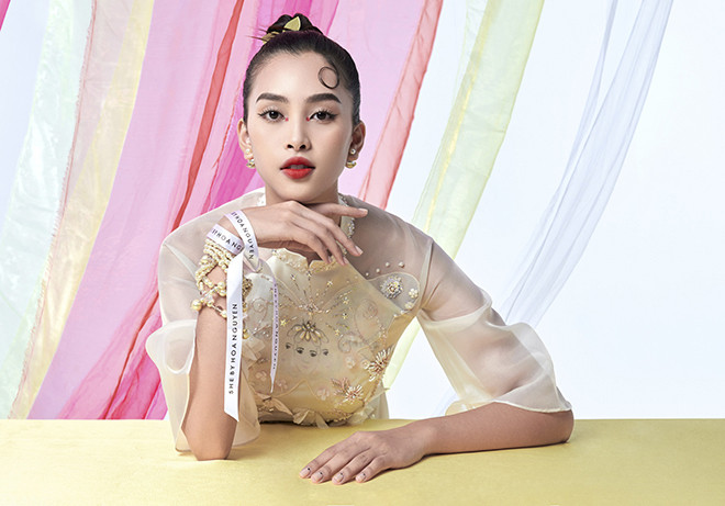 Hoa hậu Tiểu Vy rực rỡ chào hè với những mẫu thời trang độc bản - 2