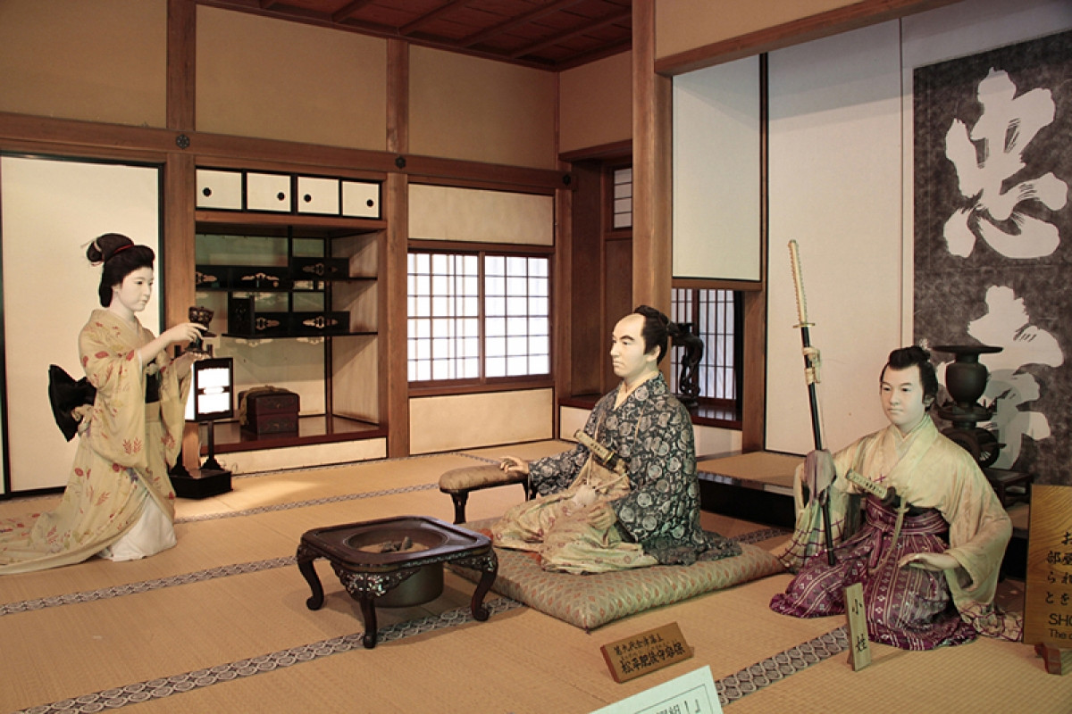 Dinh thự Samurai Aizu Buke Yashiki là một bảo tàng mô tả sinh động về các Samurai. Các phòng khách trưng bày mô hình và hiện vật tái tạo khung cảnh cuộc sống thời xa xưa. Thông qua các cổ vật như vũ khí, trang phục và các đồ vật khác từng được sử dụng bởi các samurai, du khách sẽ có những hình dung rõ nét hơn về đời sống của họ./.