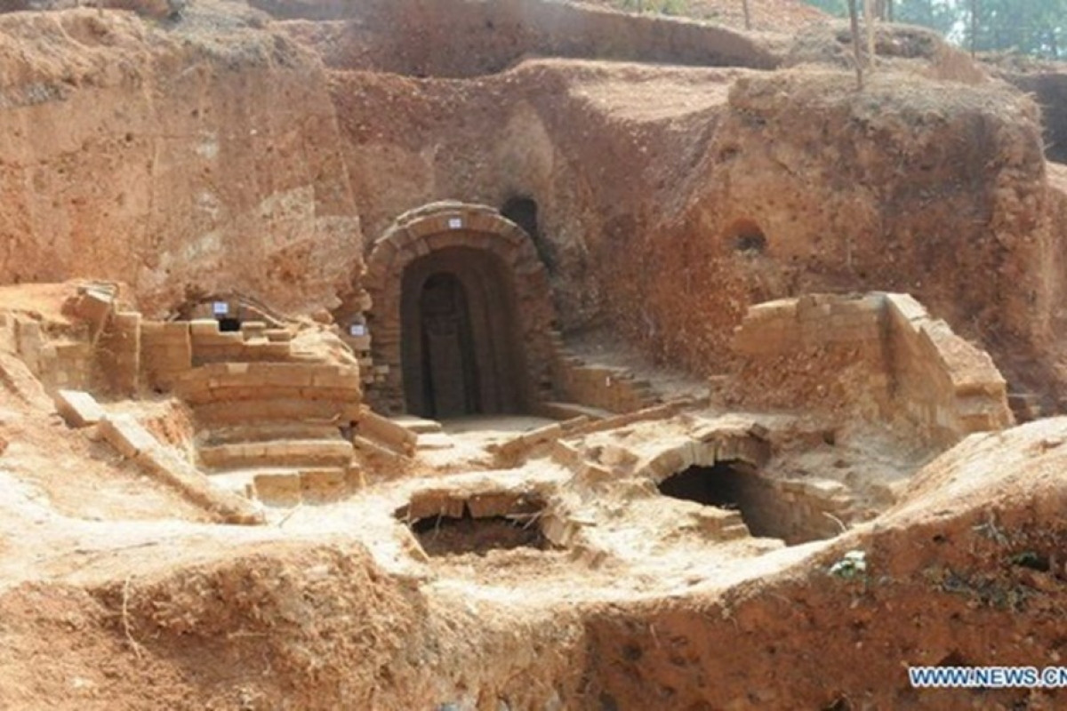 Một địa điểm khai quật ở tỉnh Giang Tây, Trung Quốc, phát hiện 6 ngôi mộ cổ 1.400 năm. Ảnh: Tân Hoa Xã