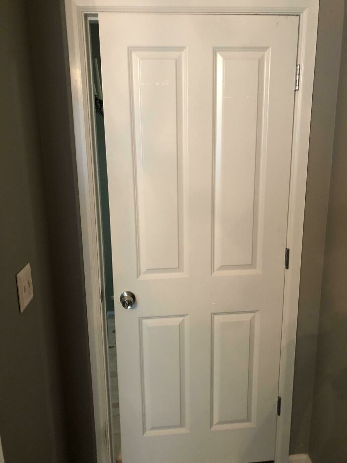 Tôi chuyển sang ngôi nhà mới và cứ nghĩ mọi cánh cửa đều có kích thước giống nhau.