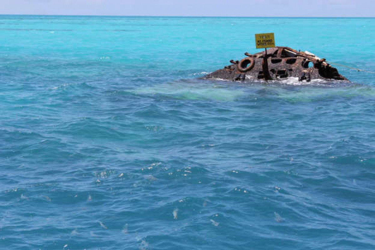 Tam giác quỷ Bermuda: Khu vực này nằm giữa Miami, Bermuda và San Juan. Tam giác quỷ bí ẩn gắn liền với các vụ mất tích của nhiều tàu thuyền và máy bay.