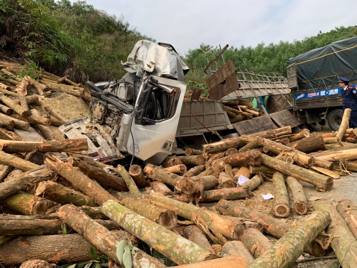Hiện trường vụ tai nạn thảm khốc khiến 7 người chết ở Thanh Hóa.
