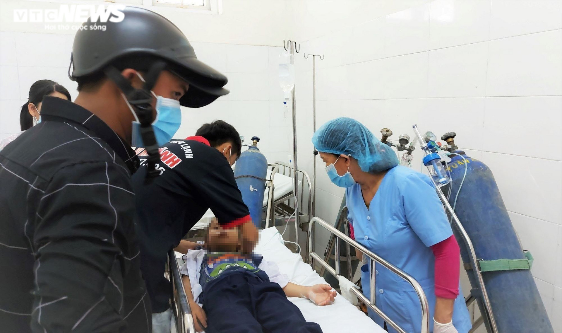 Chơi đồ chơi lạ, hơn 30 học sinh tiểu học Đà Nẵng nhập viện cấp cứu - 1