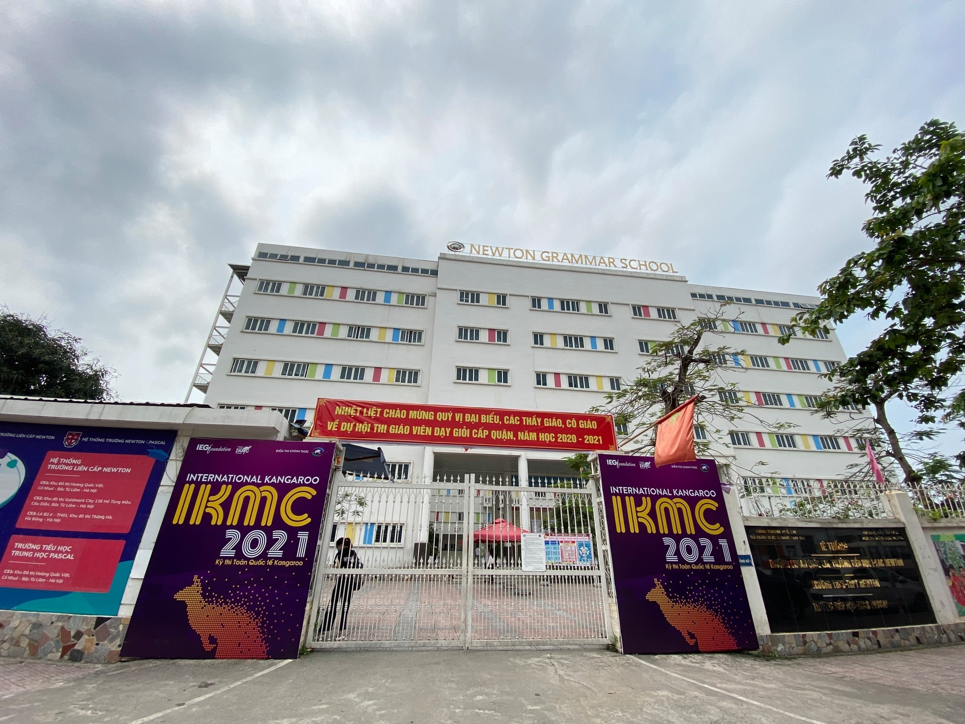 Nhiều học sinh ở Hà Nội nhập viện nghi do ngộ độc thực phẩm - 1