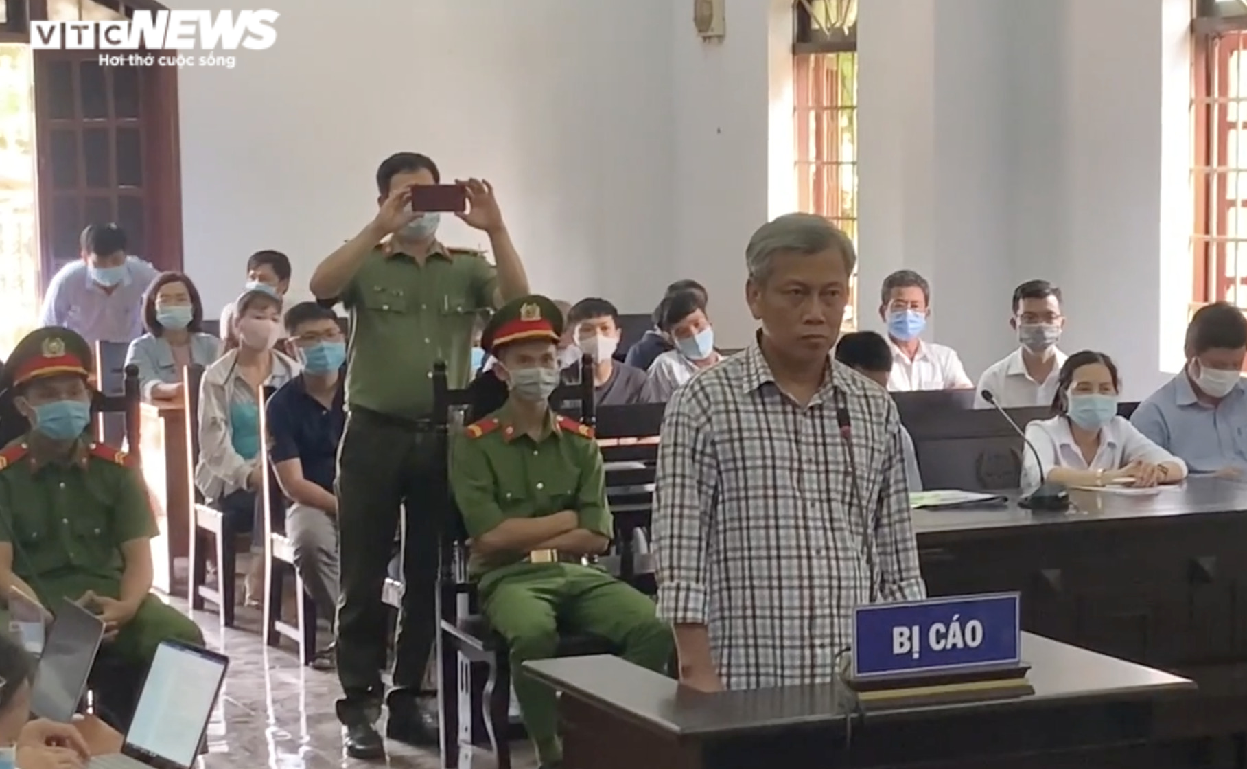 Vụ án Trịnh Sướng: Số tiền thay đổi trong cáo trạng là do lỗi đánh máy - 1