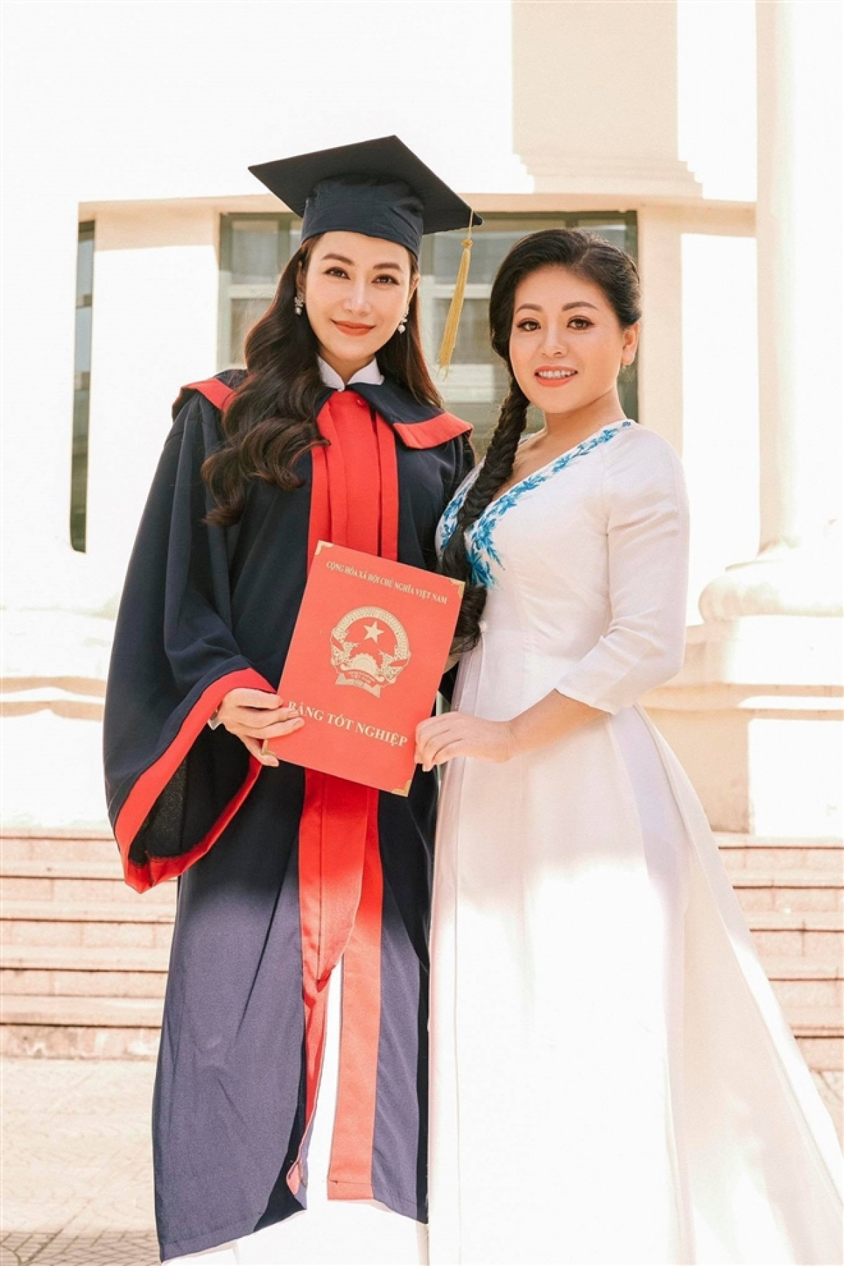 Tuyết Nga tốt nghiệp Học viện Âm nhạc Quốc gia Việt Nam.