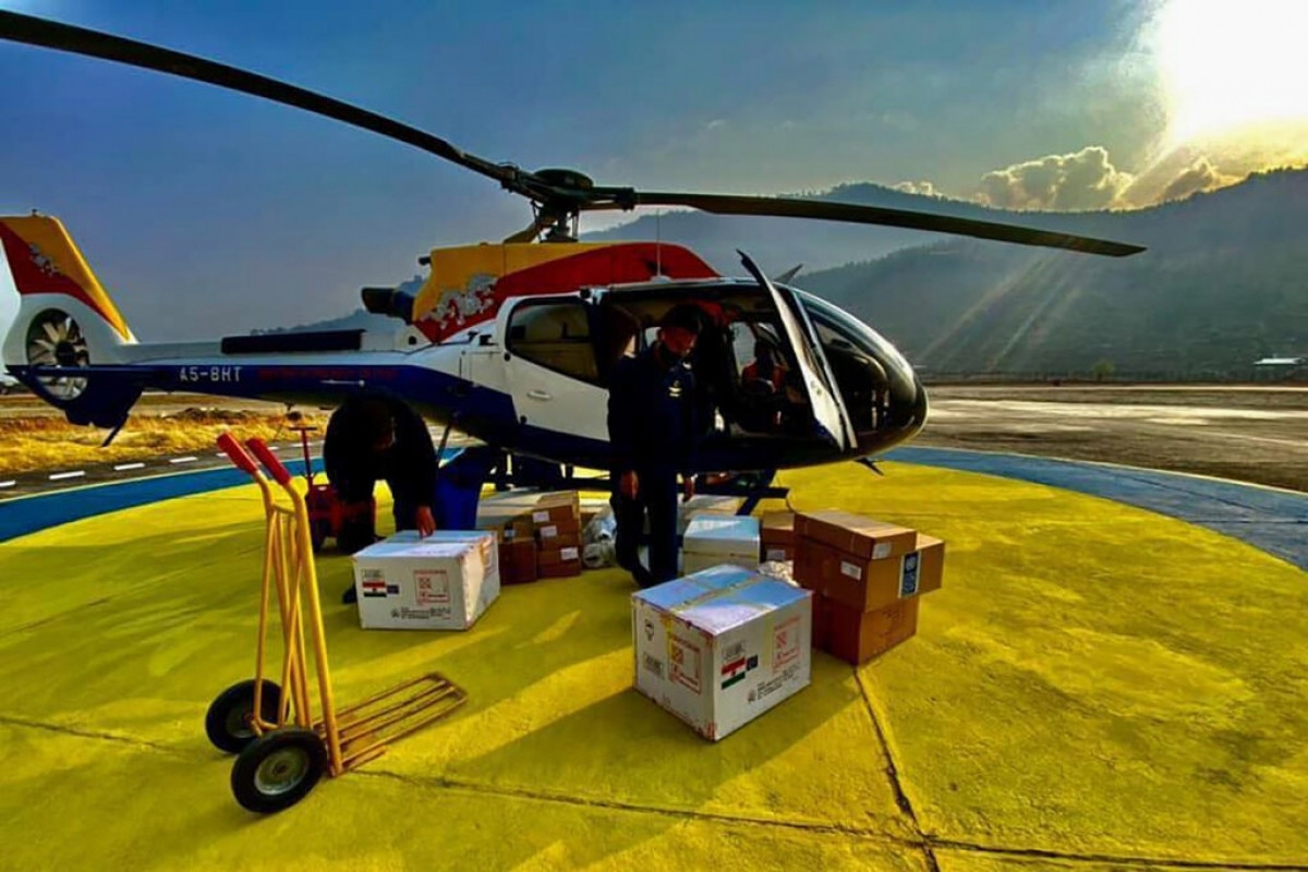 Trực thăng phân phối vaccine đến những vùng núi xa xôi của Bhutan. Ảnh: Bộ Y tế Bhutan