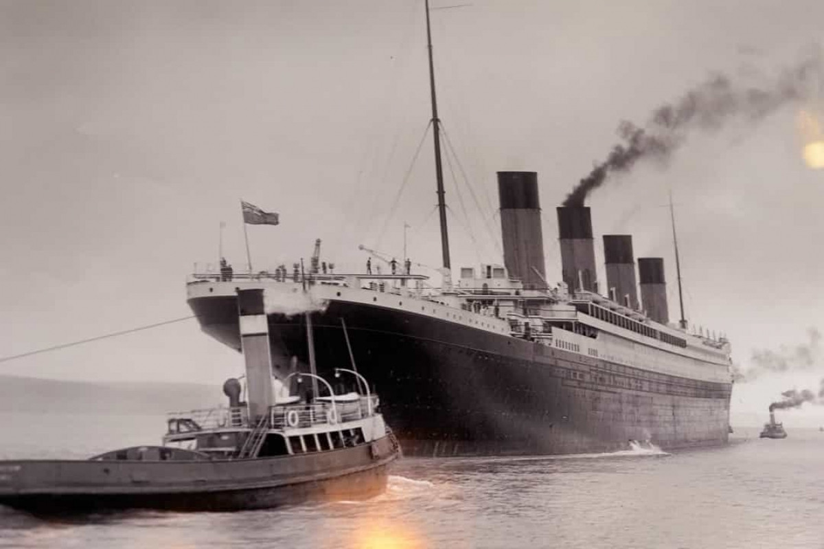 Tàu Titanic mất khoảng 2 giờ 40 phút để chìm hoàn toàn xuống biển sau vụ va chạm với tảng băng trôi.