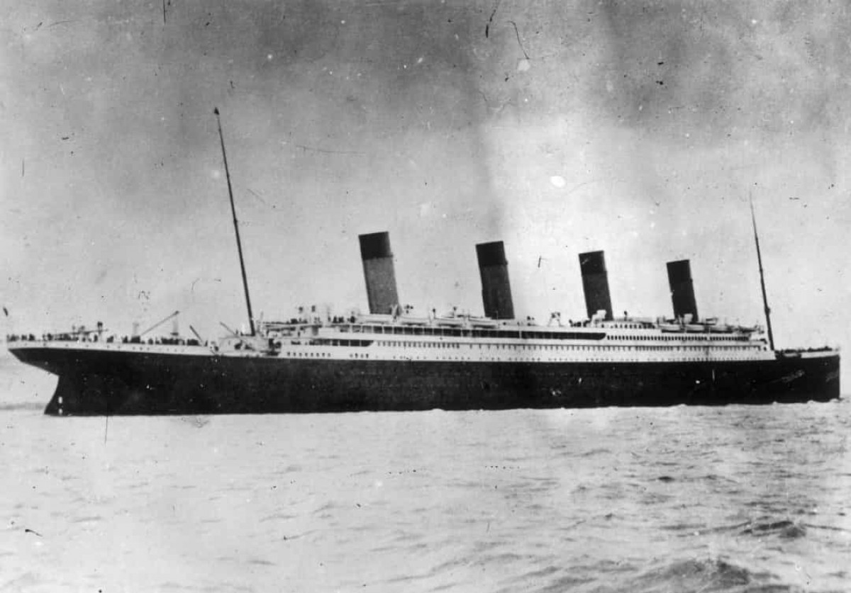 Ống khói thứ tư của tàu Titanic không phục vụ mục đích gì. Nó chỉ được xây dựng thêm để tạo ra sự đối xứng.