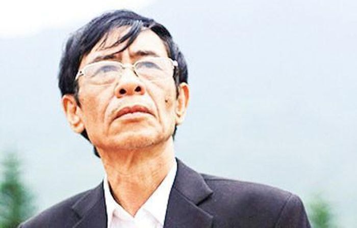 Có hai văn bản bài thơ 'Chiếc lá đầu tiên' - 1