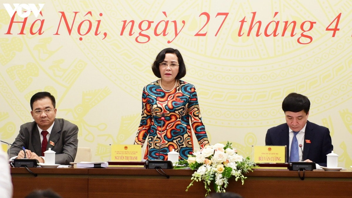 Bà Nguyễn Thị Thanh, Phó Trưởng Ban Tổ chức Trung ương, Trưởng ban công tác đại biểu Quốc hội trả lời phóng viên báo chí. (Ảnh: Trọng Phú)