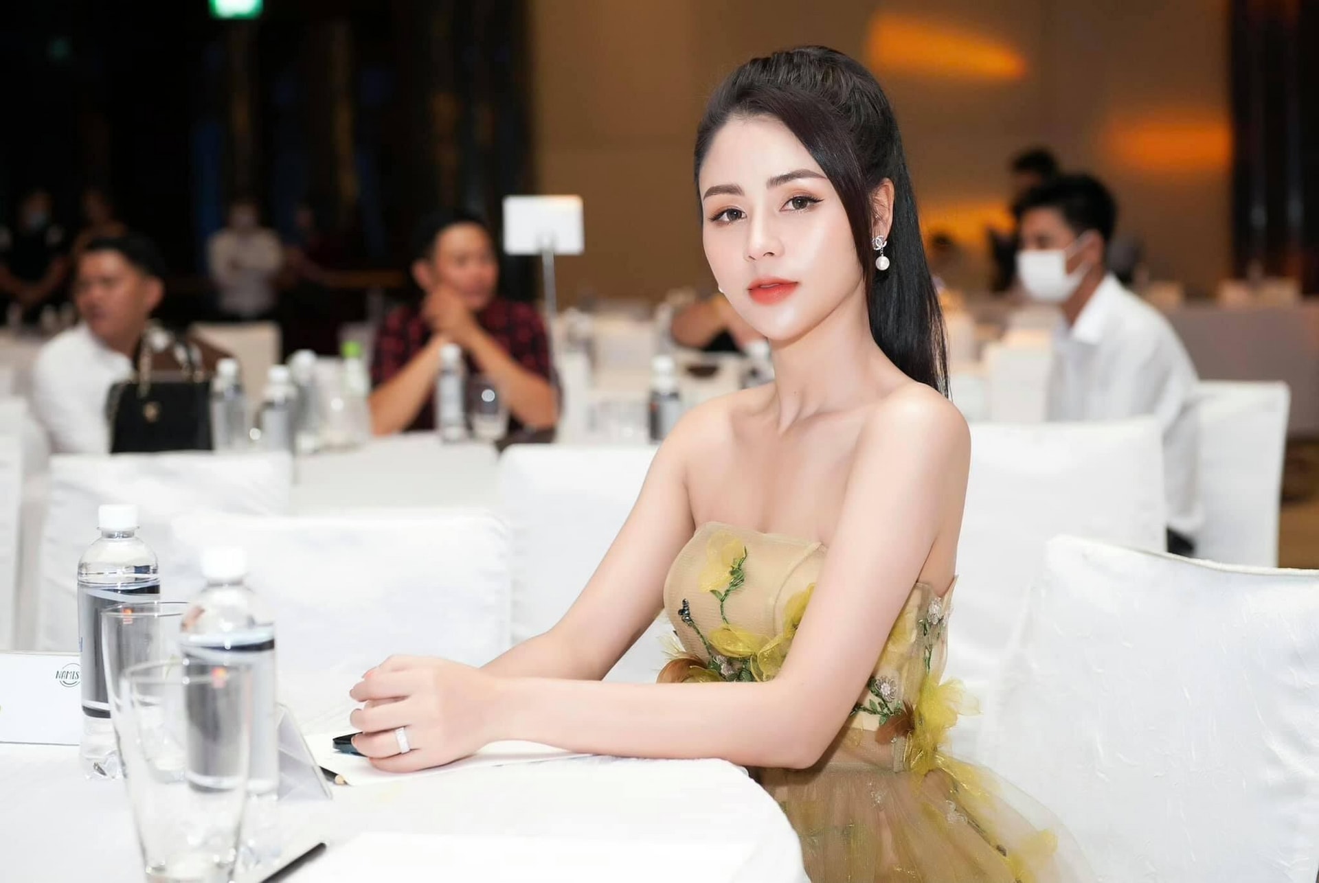 Nhan sắc kẹo ngọt của Lương Thu Trang 'Hướng dương ngược nắng' - 6