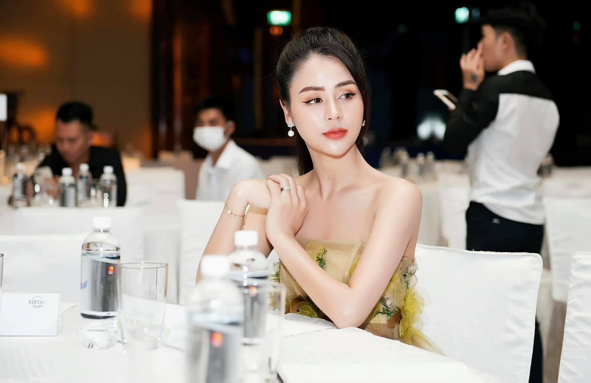 Nhan sắc kẹo ngọt của Lương Thu Trang 'Hướng dương ngược nắng' - 7