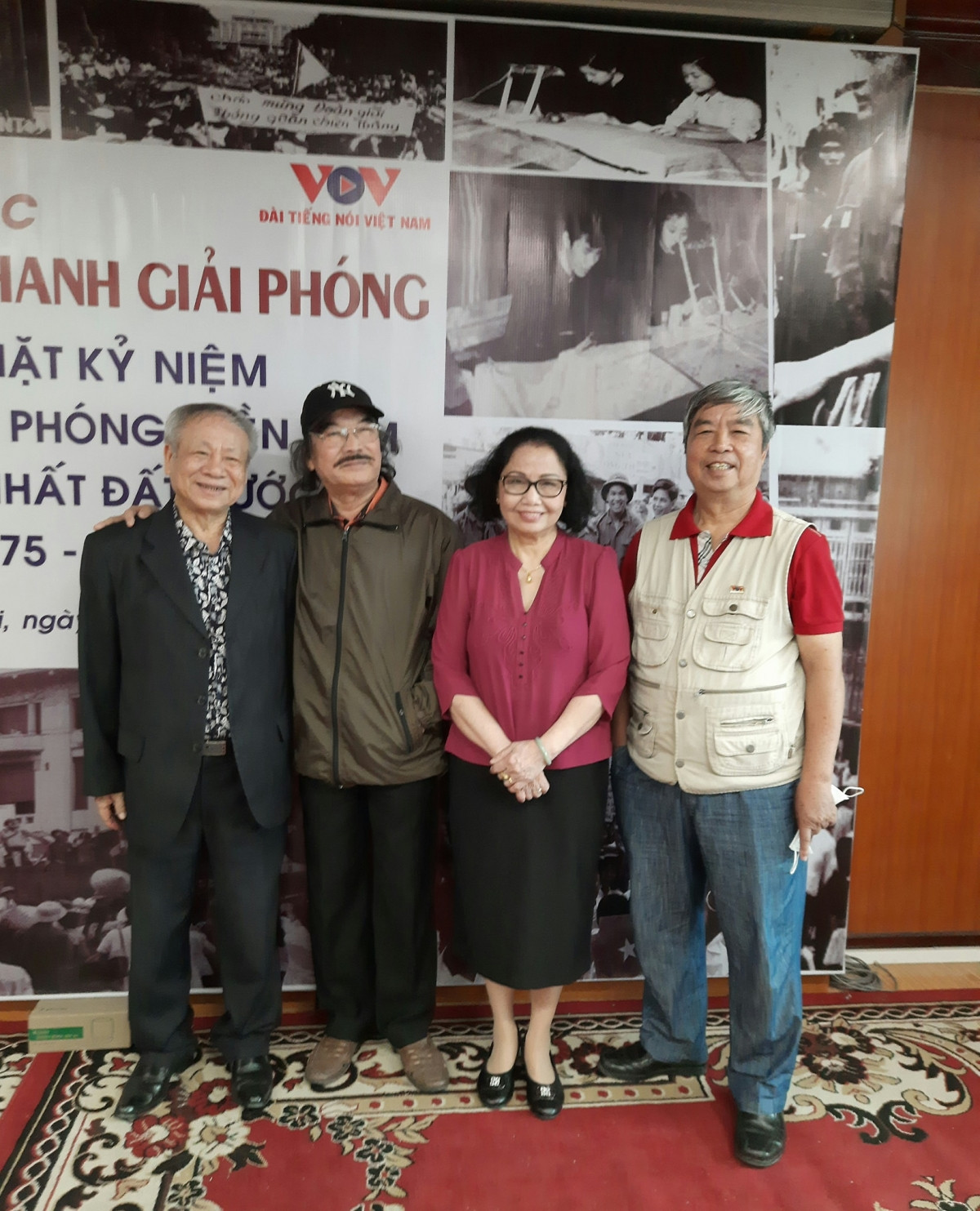 Ba người làm chương trình 30/4/75 là các nhà báo Trần Đức Nuôi (ảnh trái), Nguyễn Thị Kim Cúc và Trương Cộng Hòa (ảnh phải).