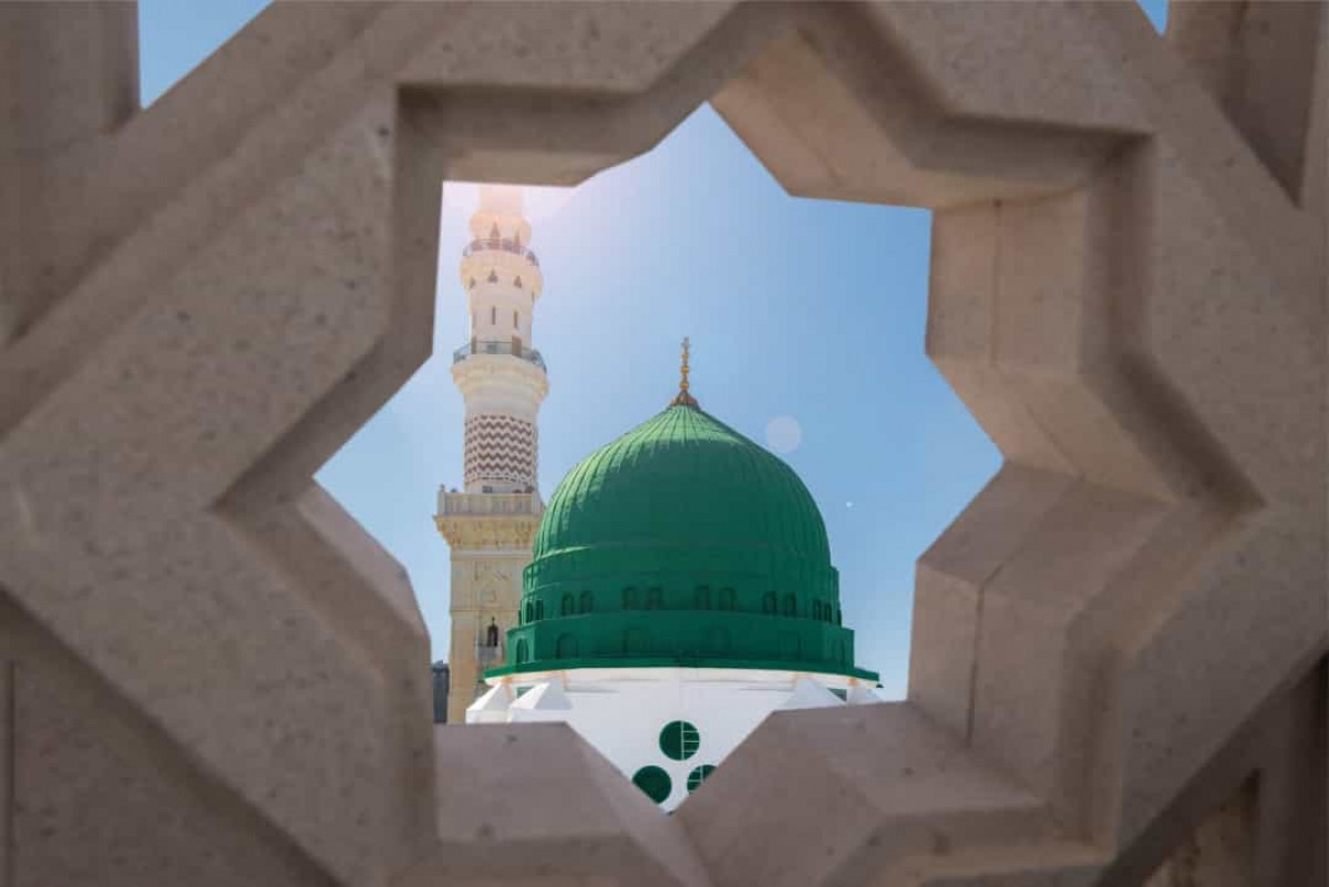 Trong khi đó, ở Trung Đông, màu xanh lá cây tượng trưng cho sự sinh sôi, may mắn và được coi là màu sắc truyền thống của Hồi giáo.