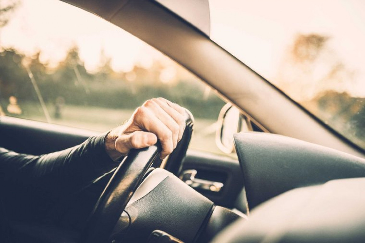 Lái xe an toàn hơn: Khi chuyên gia yêu cầu các “cú đêm” lái xe vào lúc 8h sáng, không ngạc nhiên khi thấy họ lái xe ẩu hơn và mất tập trung hơn so với thời điểm 8h tối. Tuy nhiên, khi những người dậy sớm được yêu cầu tương tự, họ cho thấy sự tập trung và cẩn thận vào cả hai thời điểm trong ngày. Đó là bởi người dậy sớm thường chú ý đến chi tiết hơn, tập trung cao độ hơn.