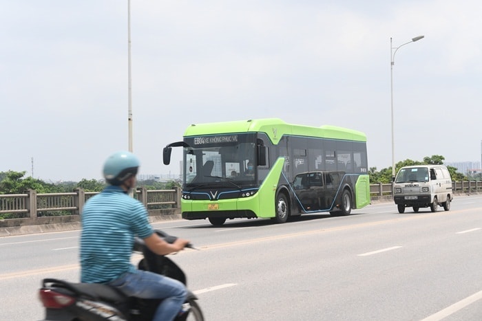 Ảnh: Xe buýt điện thông minh VinBus chạy thử tuyến nội đô Hà Nội - 9