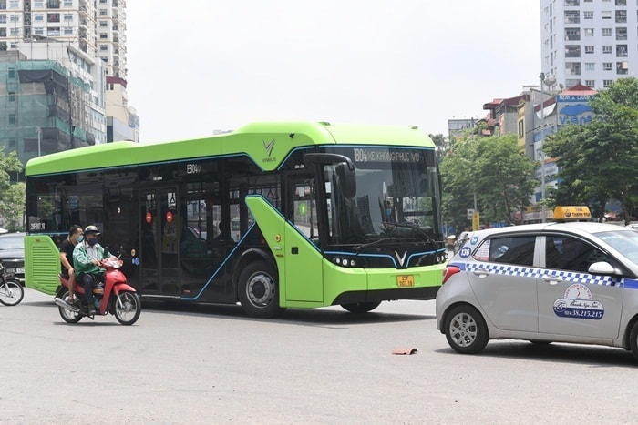 Ảnh: Xe buýt điện thông minh VinBus chạy thử tuyến nội đô Hà Nội - 8