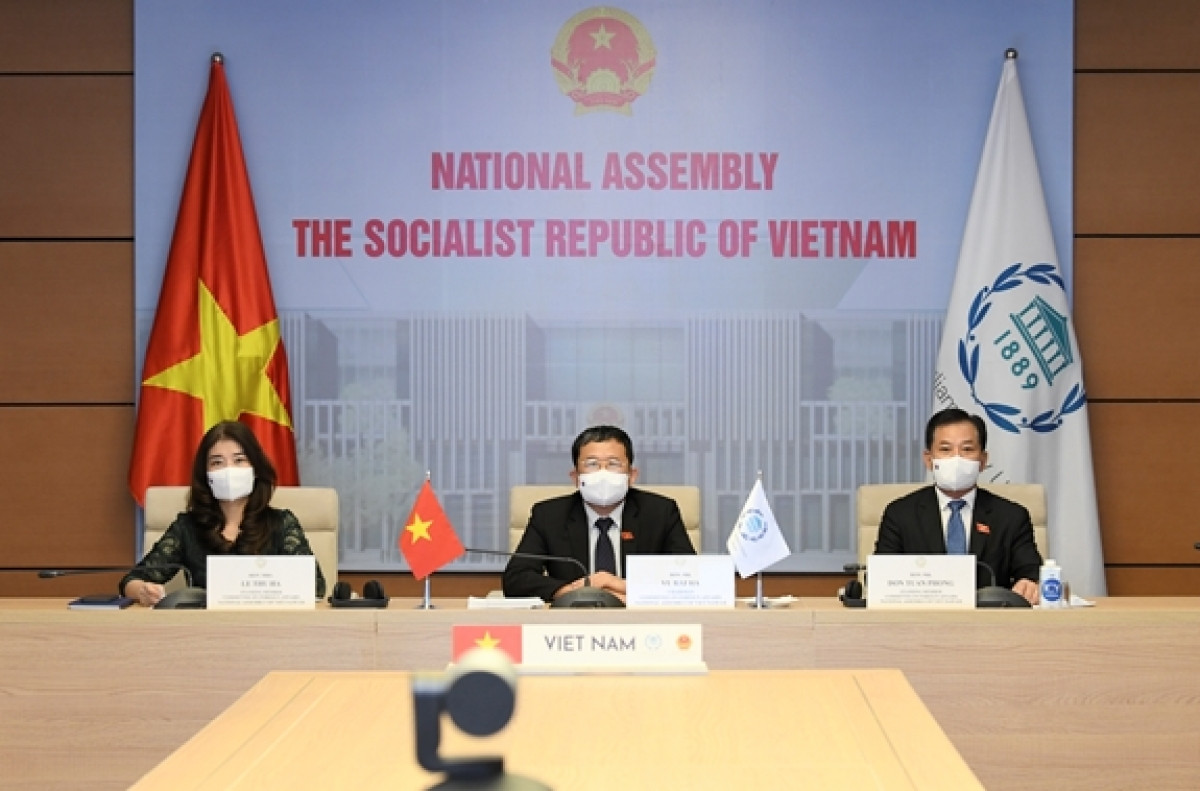 Các đại biểu Việt Nam dự phiên họp. (Ảnh: Báo Quân đội Nhân dân)