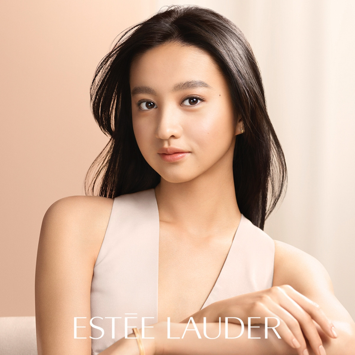 Mỹ nhân Nhật Bản, Koki là gương mặt đại diện của thương hiệu mỹ phẩm Estee Lauder. 