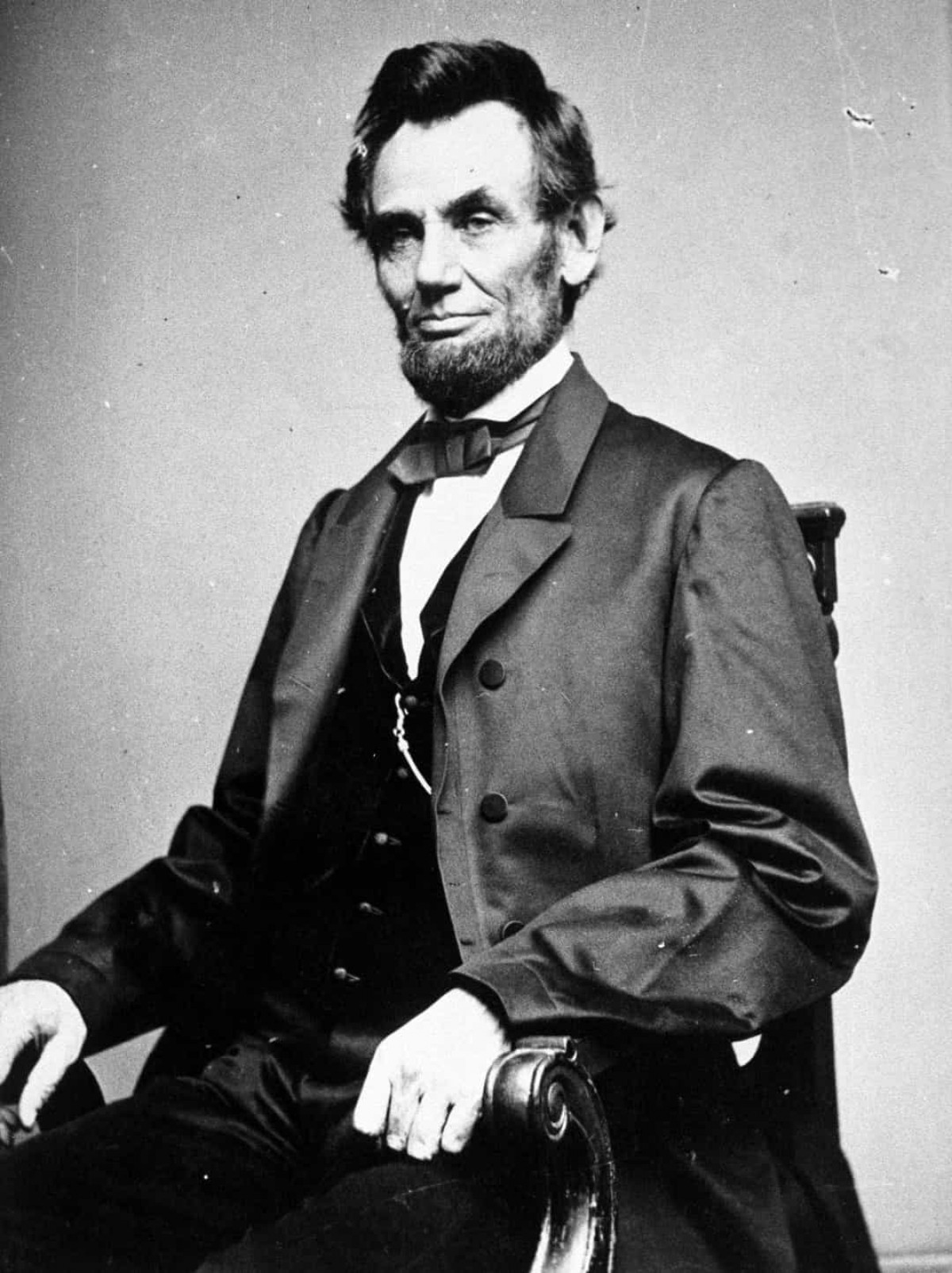 Quần áo: Ông Abraham Lincoln đã nhận được rất nhiều quà tặng trong nhiệm kỳ tổng thống, bao gồm rượu vang, thực phẩm và quần áo. 