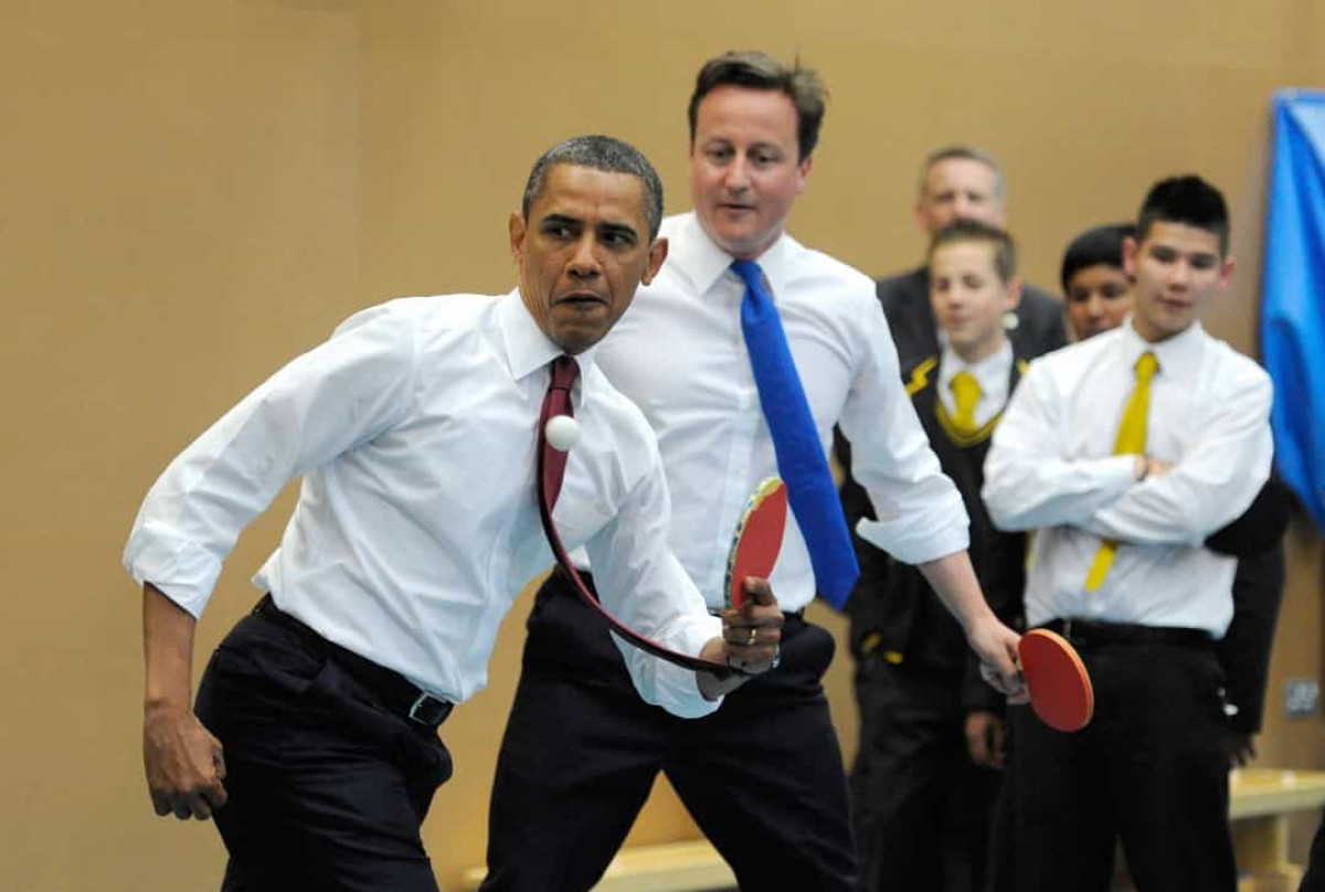 Một bàn chơi bóng bàn: Cựu Tổng thống Barack Obama đã nhận được một bàn bóng bàn từ cựu Thủ tướng Anh David Cameron. 