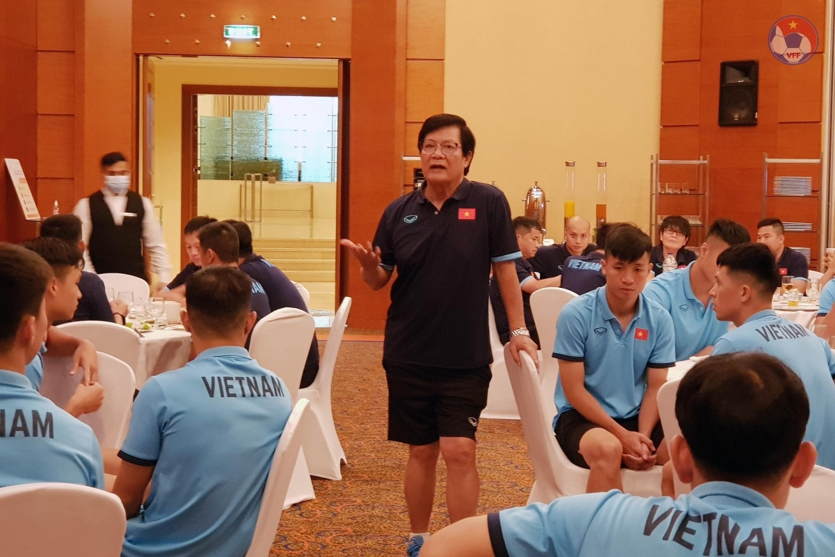Trưởng đoàn Nguyễn Sỹ Hiển: Hãy tin đội tuyển Việt Nam sẽ làm nên lịch sử - 1