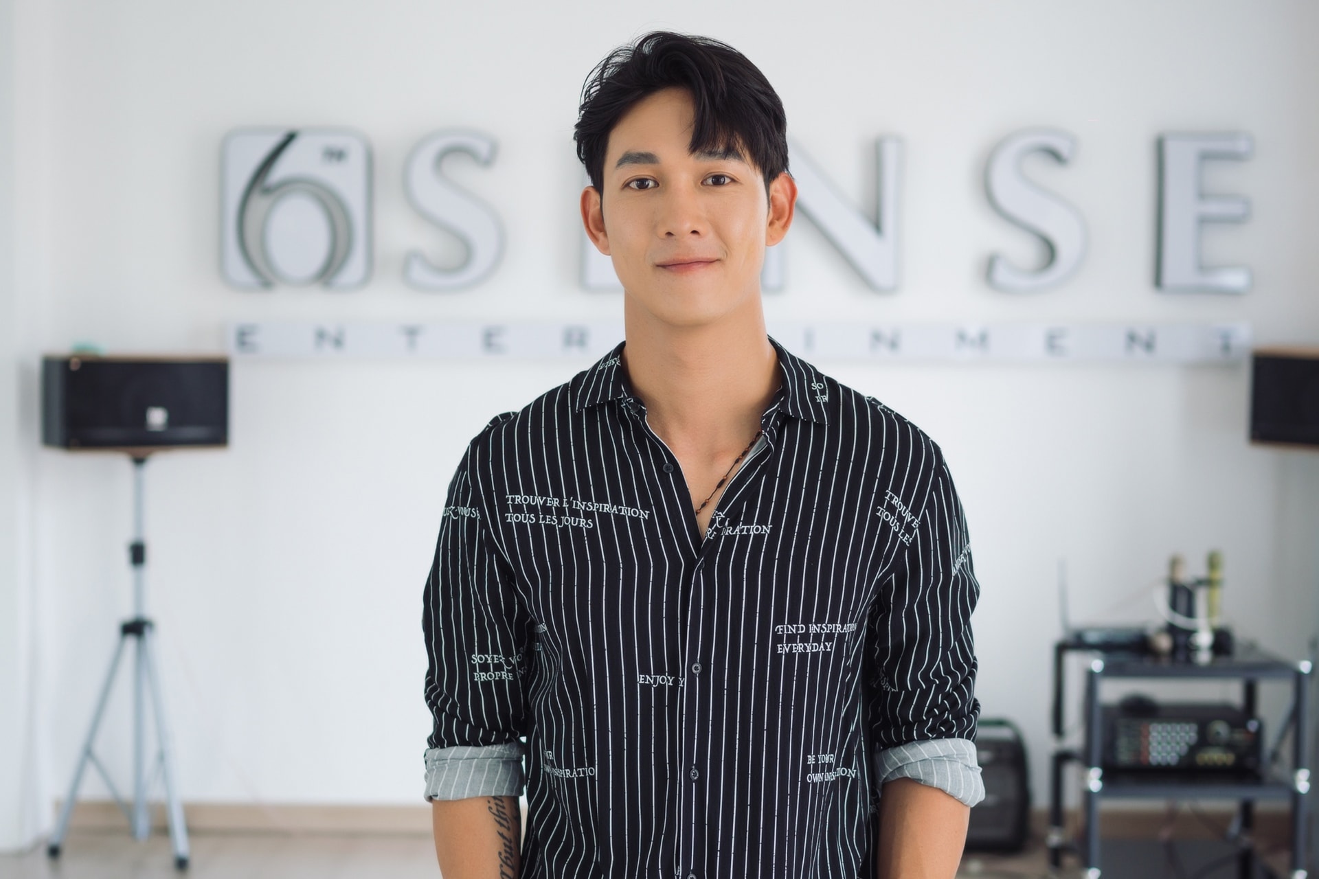 Song Luân 'Cây táo nở hoa': Trên đầu giường tôi vẫn có ảnh người yêu cũ - 4