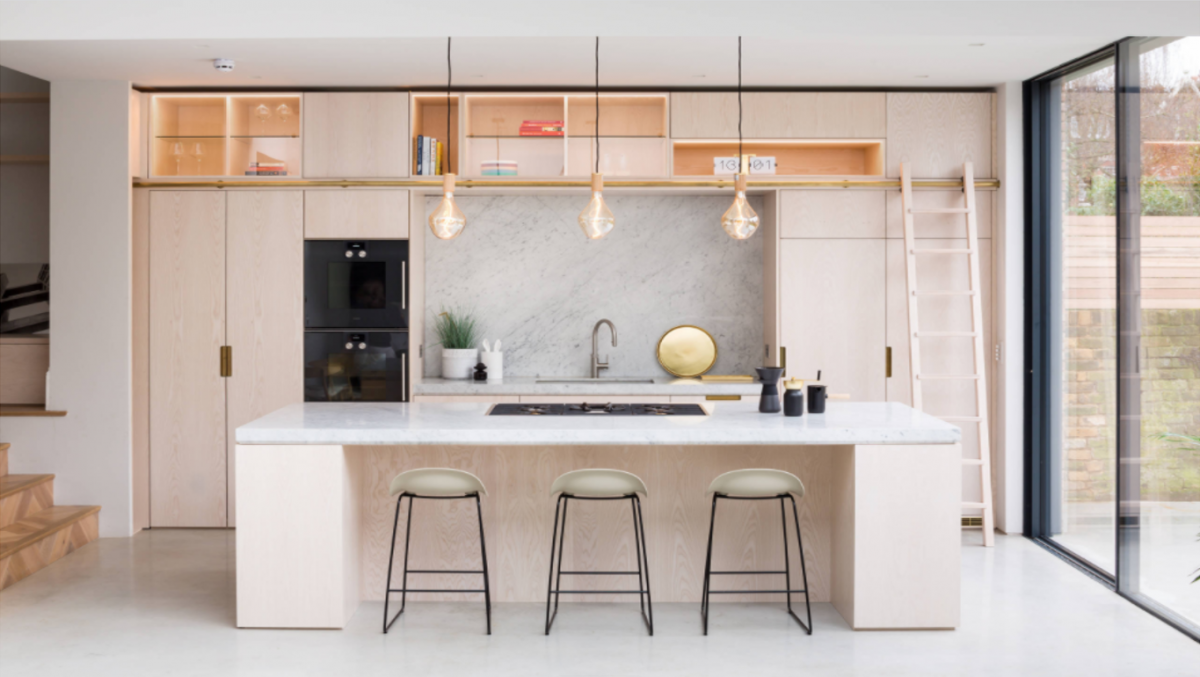 Nếu bạn muốn có một không gian bếp thật ấn tượng, bạn có thể áp dụng cho khu bếp của mình cách kết hợp màu hồng nhạt và xám được yêu thích nhất năm nay, vốn thường sử dụng trong phòng khách hoặc phòng ngủ. Ưu điểm nổi bật của sự kết hợp này là căn bếp của bạn sẽ luôn hiện đại trong khi vẫn giữ vẻ thanh lịch trong bất kỳ không gian nhà theo phong cách hiện đại nào./.