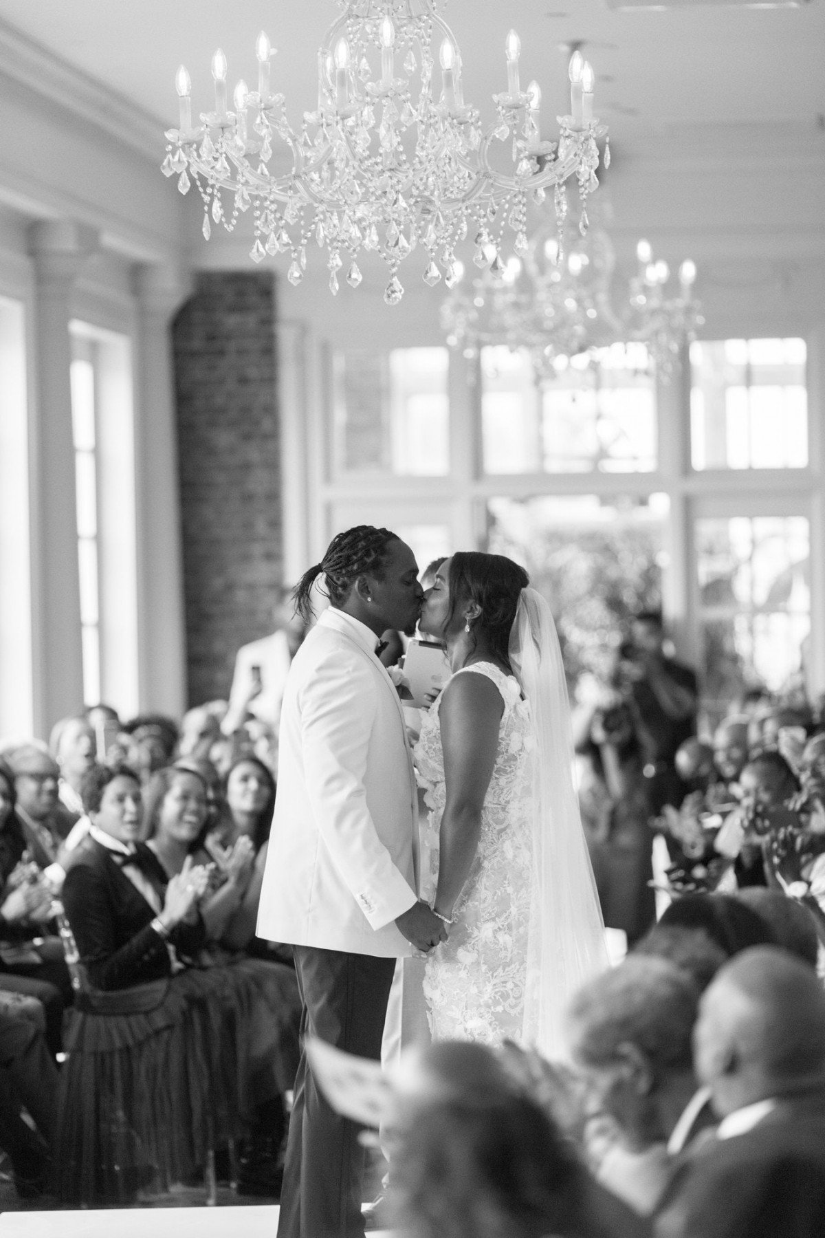 Vào một ngày hè năm 2018, rapper Pusha T đã kết hôn với bạn gái lâu năm Virginia Williams tại quê hương ở Virginia Beach. Pusha mặc một chiếc áo khoác dạ Dior và quần tuxedo do Kim Jones thiết kế, trong khi Williams mặc một chiếc váy thêu Marchesa cho buổi lễ.