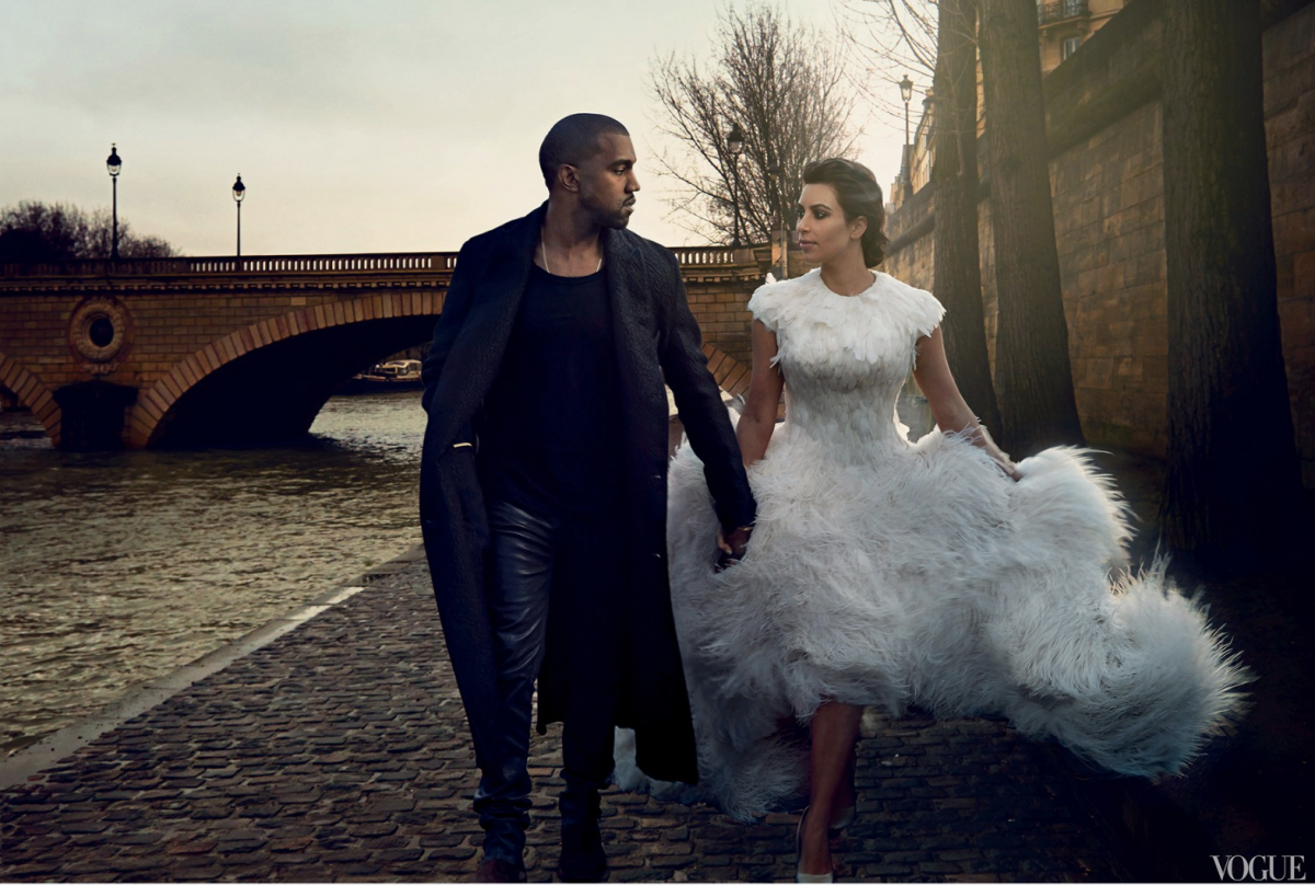 Trước khi ngôi sao truyền hình thực tế Kim Kardashian kết hôn với rapper Kanye West ở Italy vào năm 2014. Cặp đôi đã có một bữa tiệc tối kiểu Rehearsal Dinner – một bữa tiệc tối truyền thống trước đám cưới theo phong tục của Mỹ – tại Versailles, Paris. Trong những buổi tiệc, Kardashian đã diện trên mình những chiếc váy cưới hoàn hảo từ nhiều hãng thời trang và nhà thiết kế khác nhau, gồm Lanvin, Alexander McQueen, …