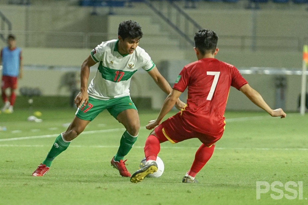 Tuyển Việt Nam 4-0 Indonesia: Bóng đá thiên thần đối đầu những gầm giày ác ý - 1
