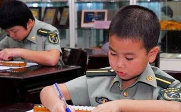 Cậu bé thần đồng, 8 tuổi vào thẳng lực lượng đặc biệt của quân đội Trung Quốc  - 3