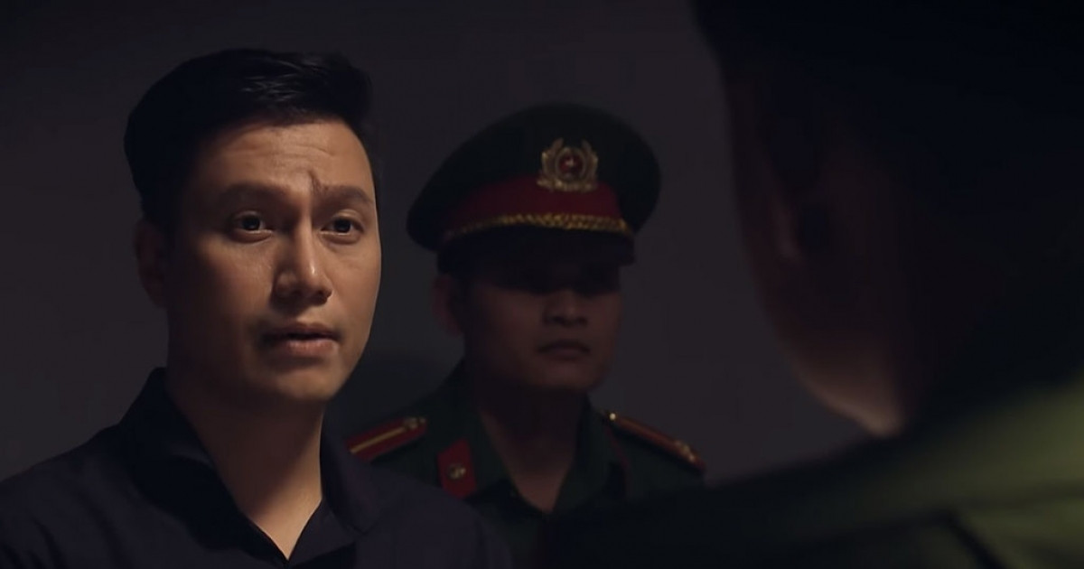 Đạo diễn Khải Hưng cho biết diễn viên Việt Anh đang tham gia phim 'Sinh tử' thì xin nghỉ và trở lại với chiếc mũi khác lạ.