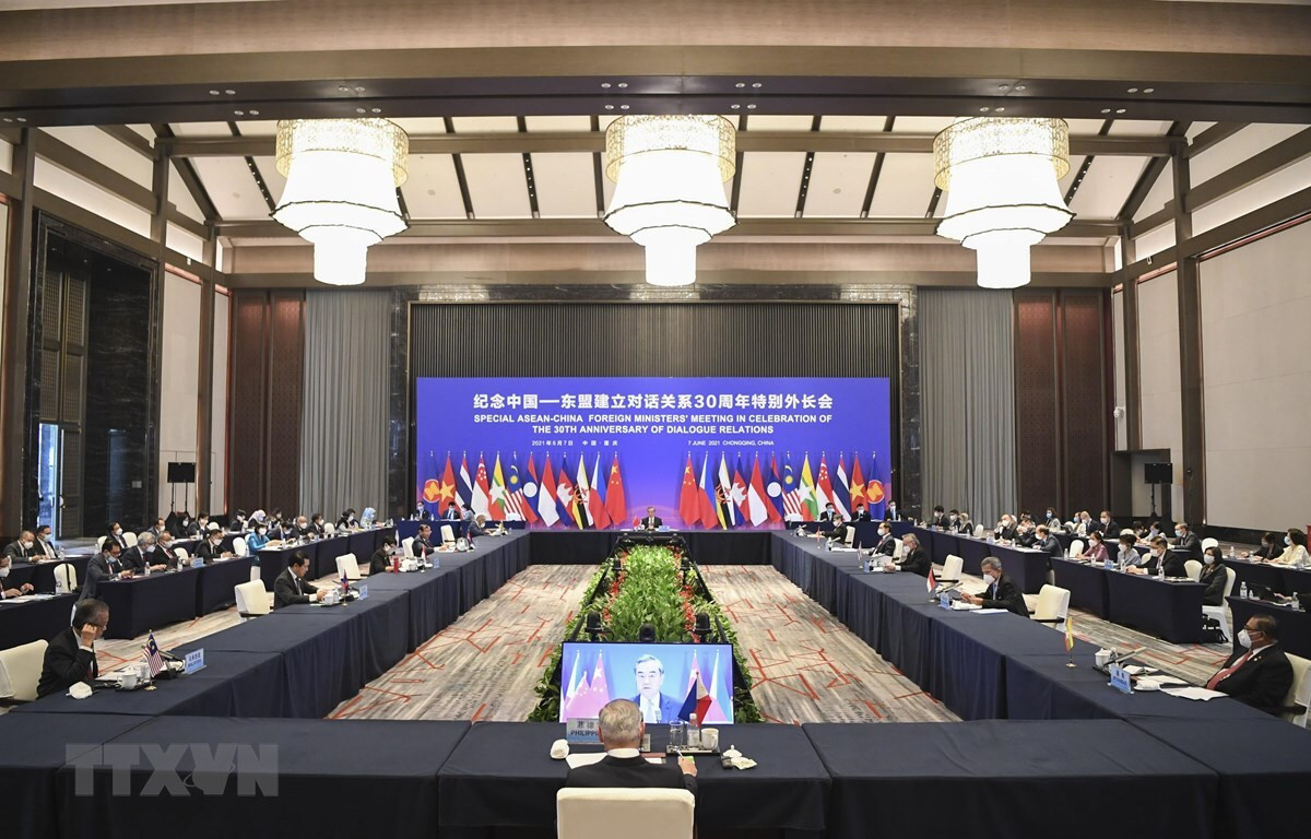 ASEAN - Trung Quốc nhất trí kiềm chế hoạt động gây phức tạp Biển Đông - 1