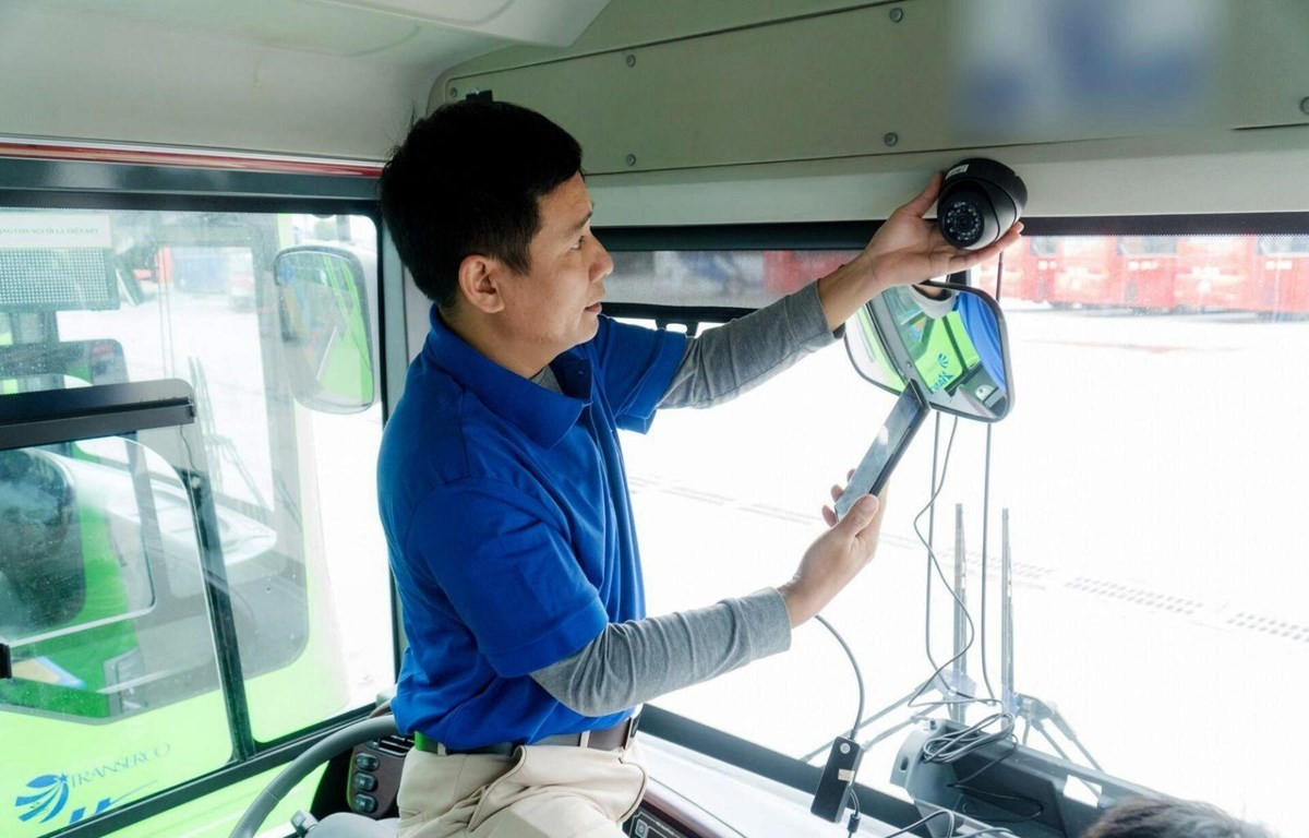 Camera lắp trong xe kinh doanh vận tải sẽ giám sát được trạng thái của lái xe.