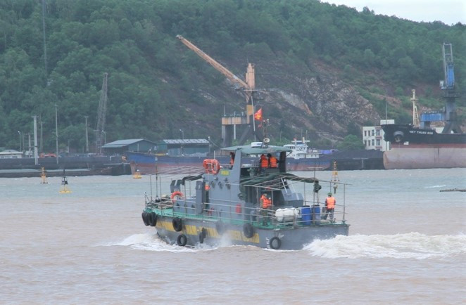 Nỗ lực tìm kiếm 2 ngư dân ở Thanh Hóa mất tích trên biển do bão số 2 - 1