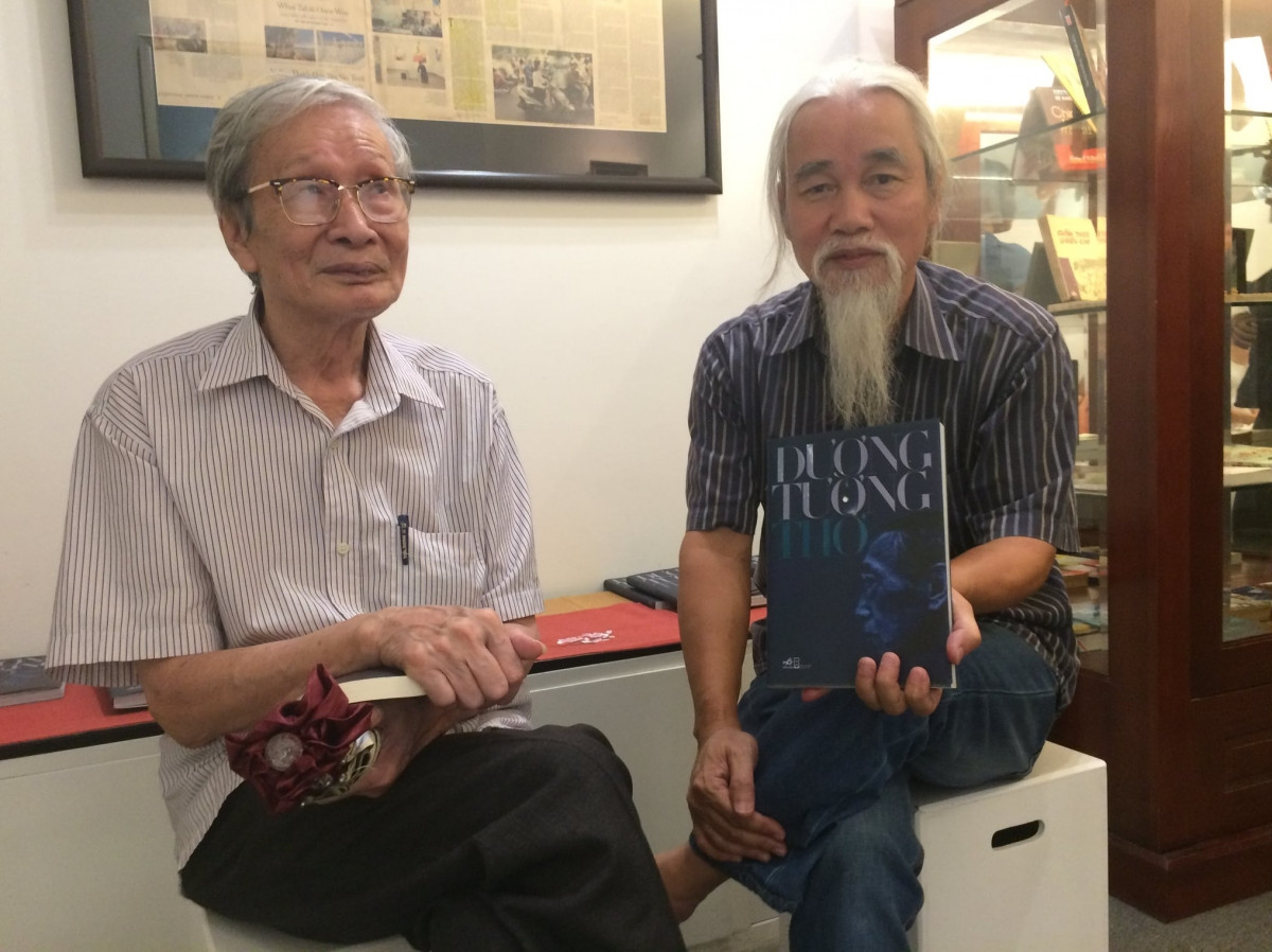 Nhà văn Nguyễn Xuân Khánh và nhà phê bình Phạm Xuân Nguyên (ảnh: NVCC).