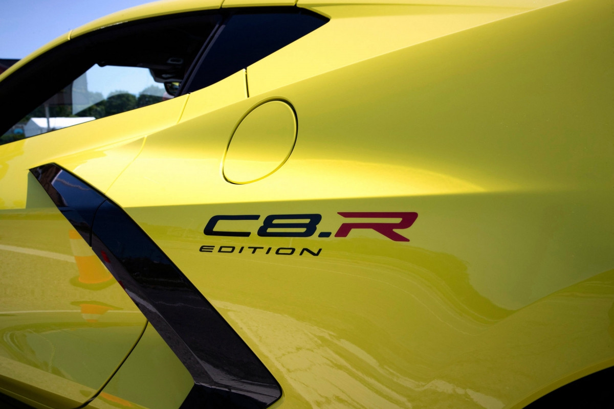 Ngoại thất sẽ bao gồm hai màu sơn là Accelerate Yellow và Hypersonic Grey với các chi tiết lấy cảm hứng từ xe đua bằng màu sắc còn lại.