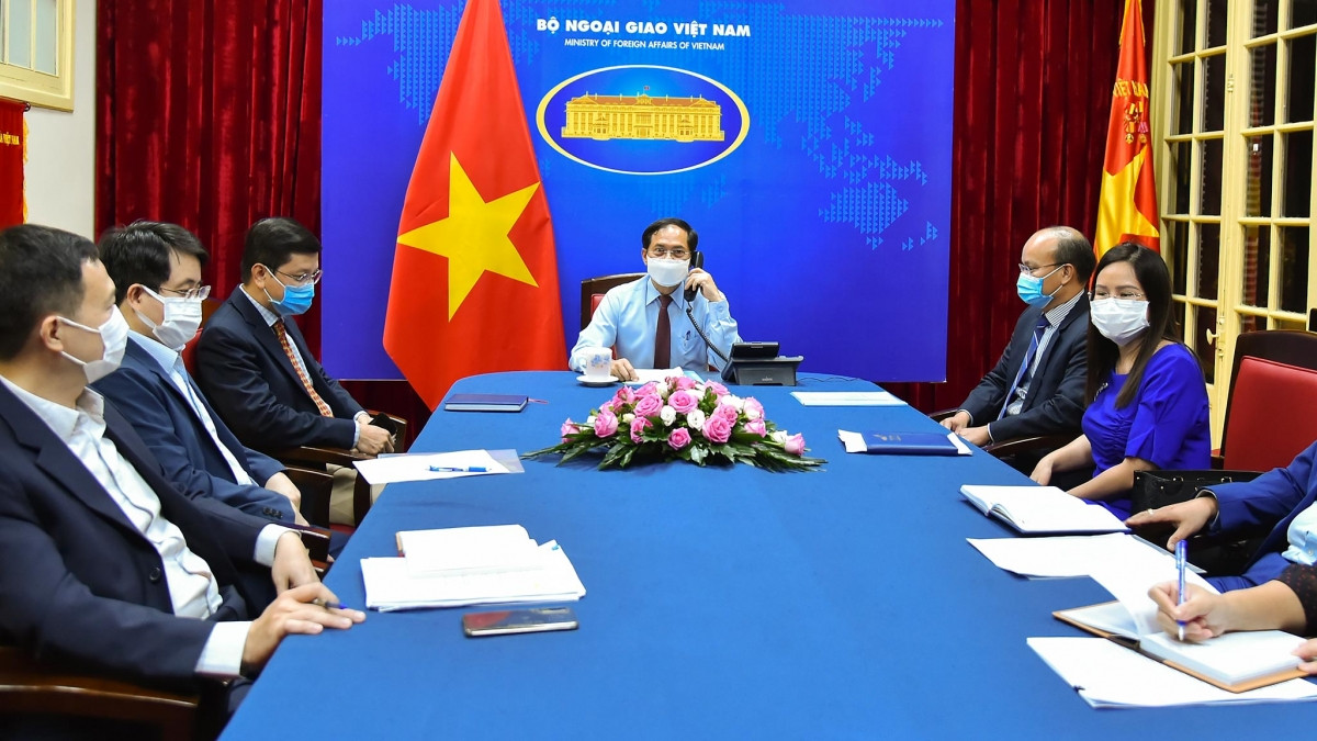 Ngoại trưởng Garneau đánh giá cao nỗ lực kiểm soát dịch Covid-19 của Việt Nam.