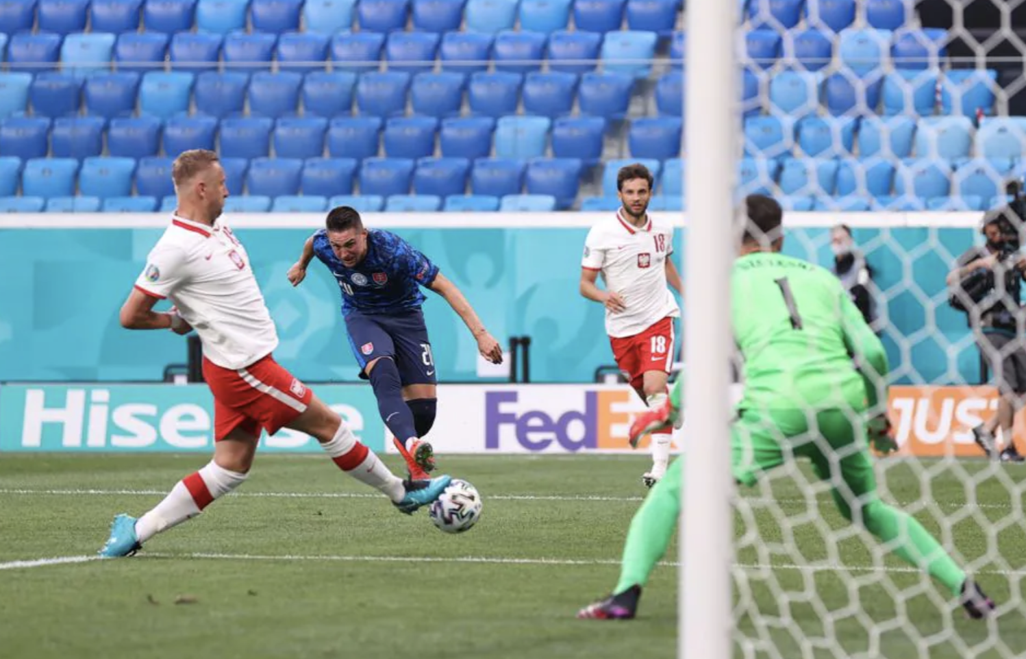 Kết quả bóng đá EURO: Lewandowski tịt ngòi, Ba Lan thua đau trước Slovakia  - 2