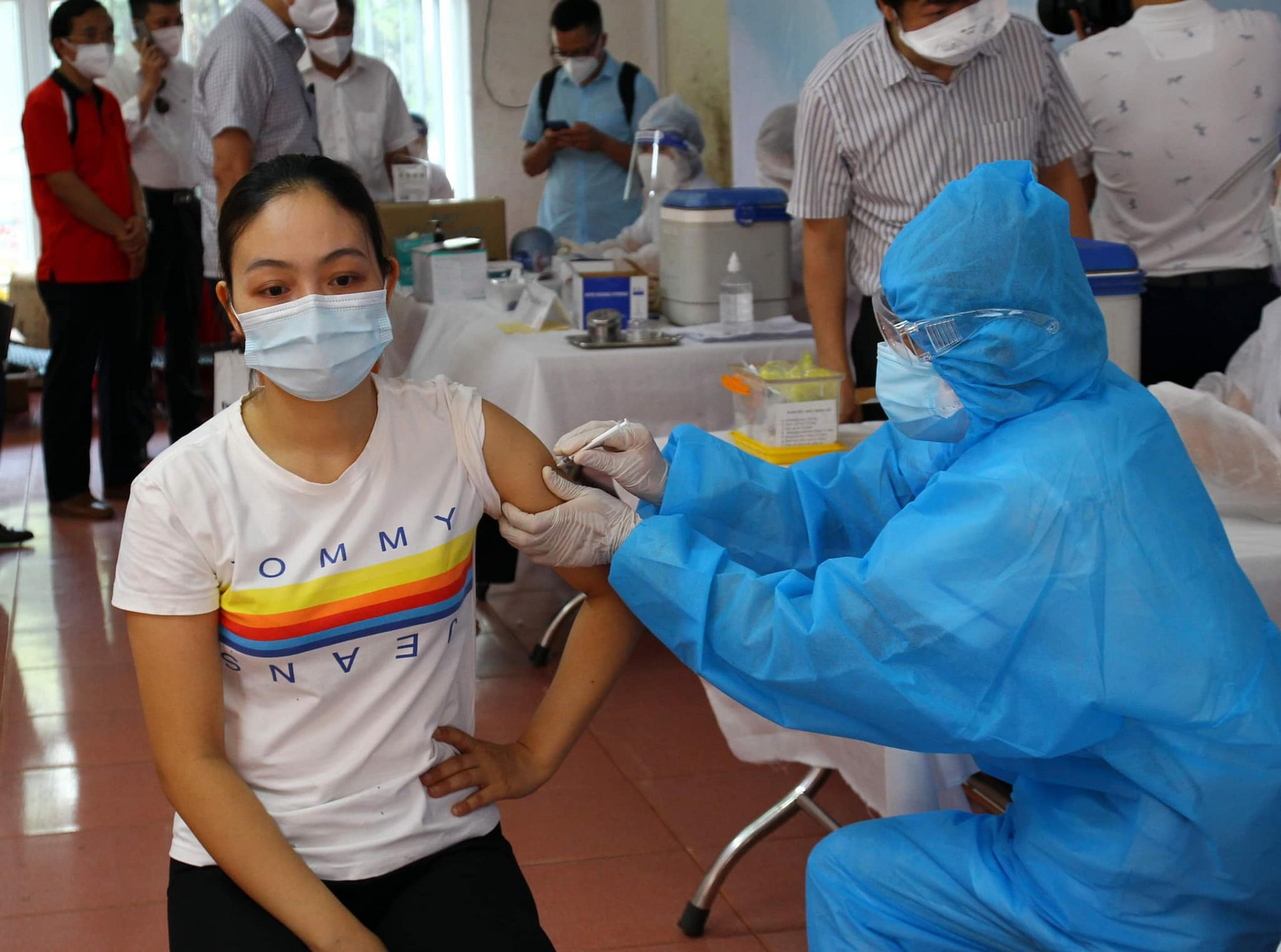 Việt Nam sắp nhận thêm khoảng 6 triệu liều vaccine COVID-19 AstraZeneca và Pfize - 1