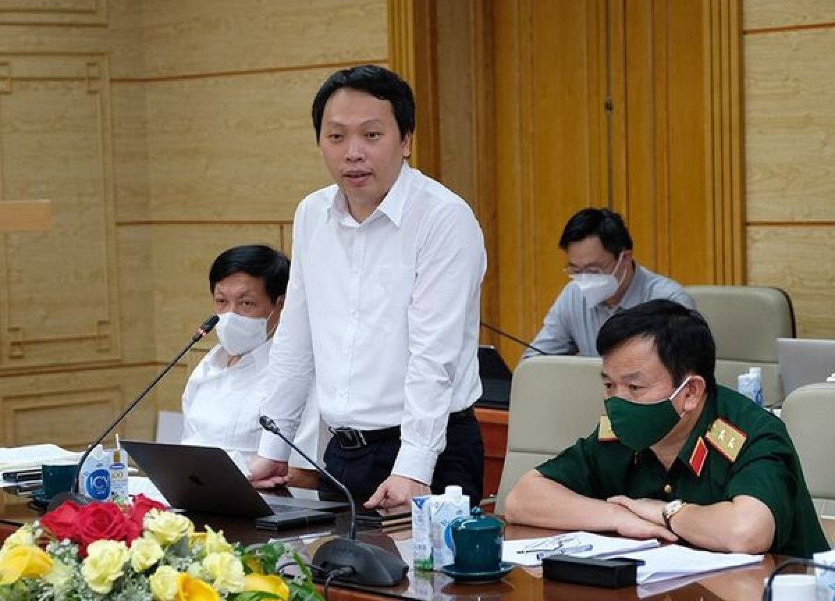 Thứ trưởng Bộ Thông tin và Truyền thông Nguyễn Huy Dũng phát biểu tại cuộc họp.