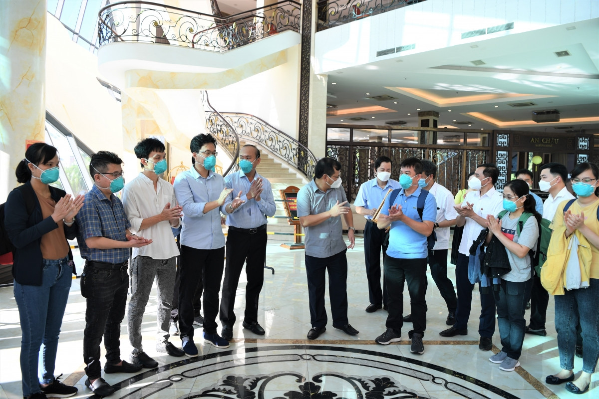 Lãnh đạo tỉnh Bắc Giang chia tay Đội phản ứng nhanh bệnh viện Chợ Rẫy.