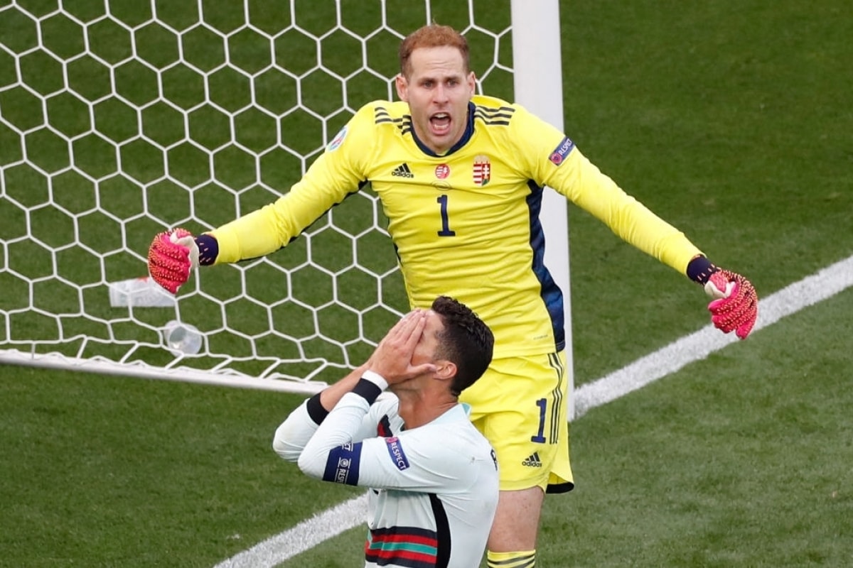 Thủ thành Peter Gulacsi có màn trình diễn xuất sắc khi có 4 lần cứu thua ngoạn mục cho đội nhà.
