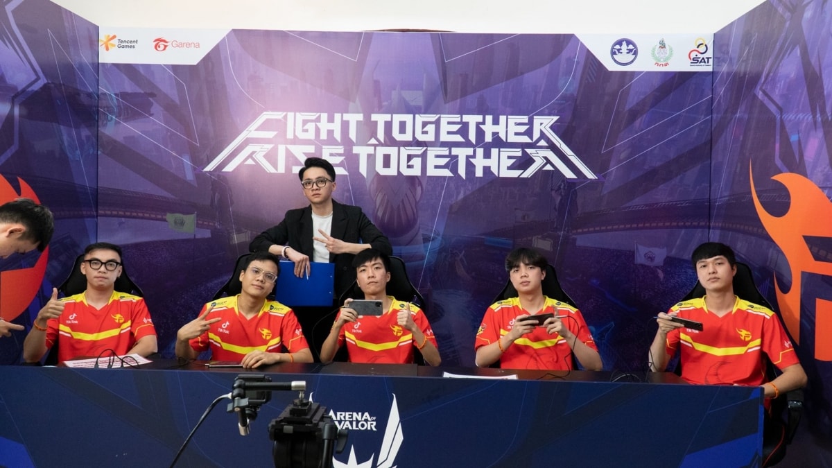 Đội hình xuất phát của Team Flash ở trận ra quân tại AWC 2021 gặp Buriram United. (Ảnh: Team Flash).