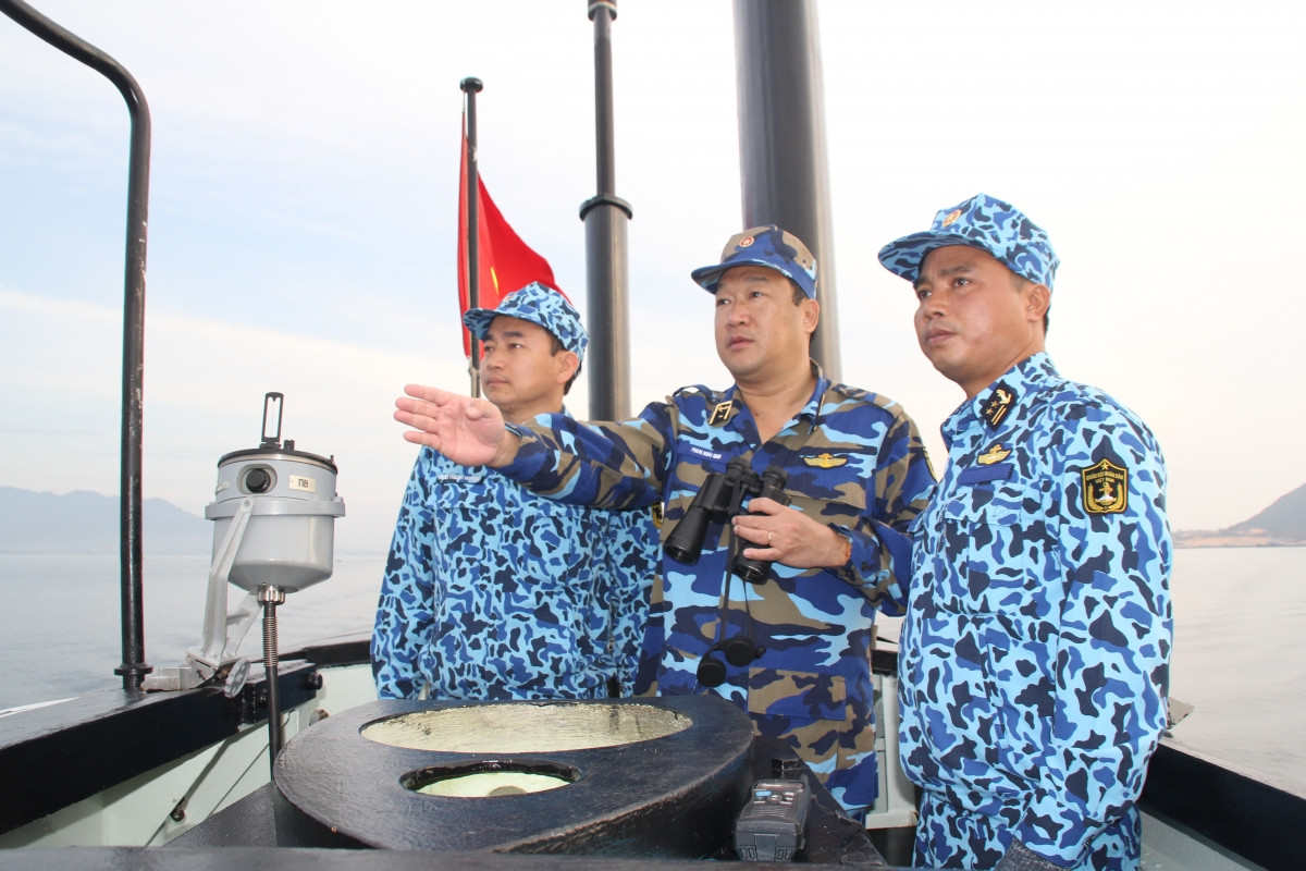 Thủ trưởng Quân chủng Hải quân kiểm tra công tác huấn luyện chiến đấu trên biển